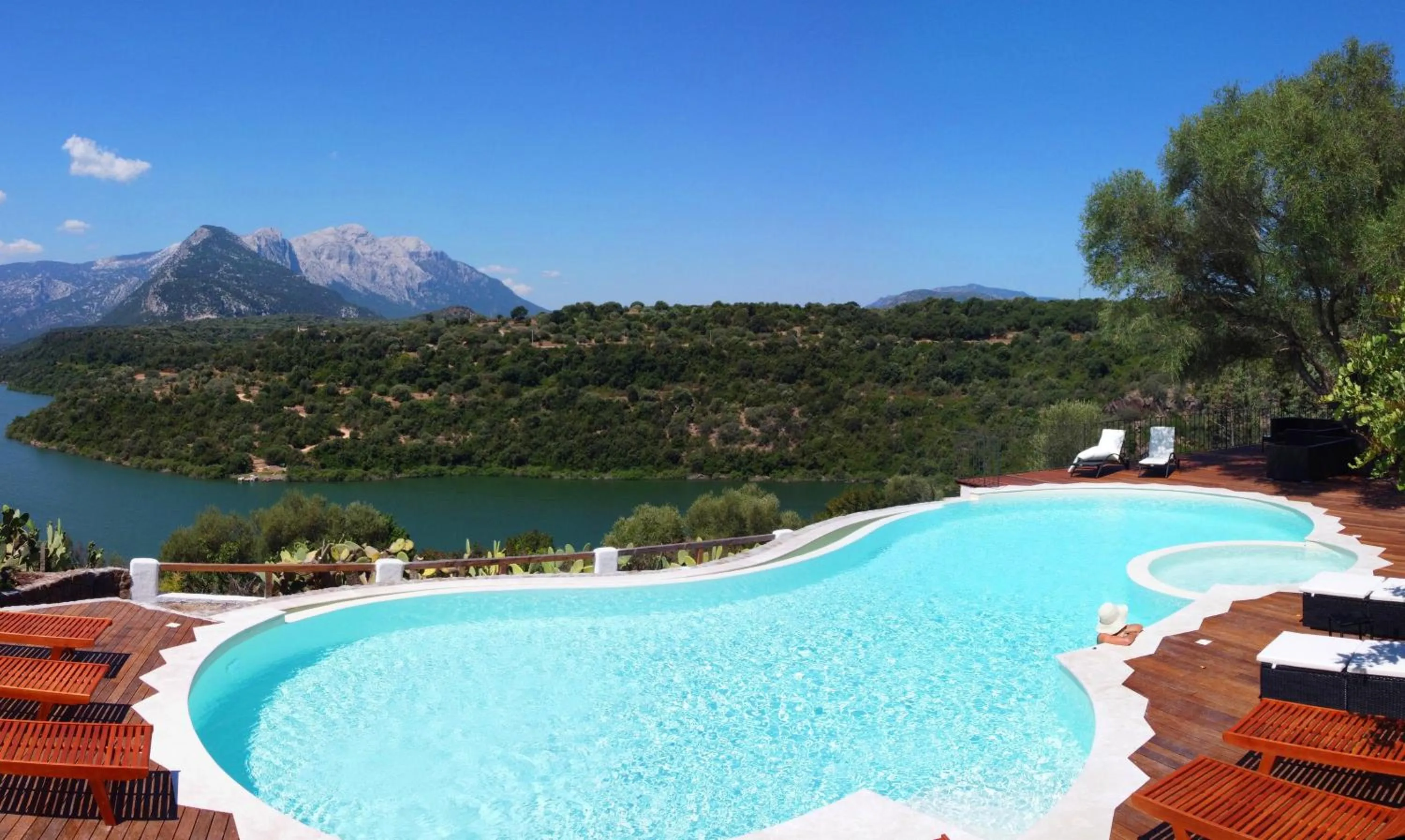 Spring in Hotel Villa Cedrino