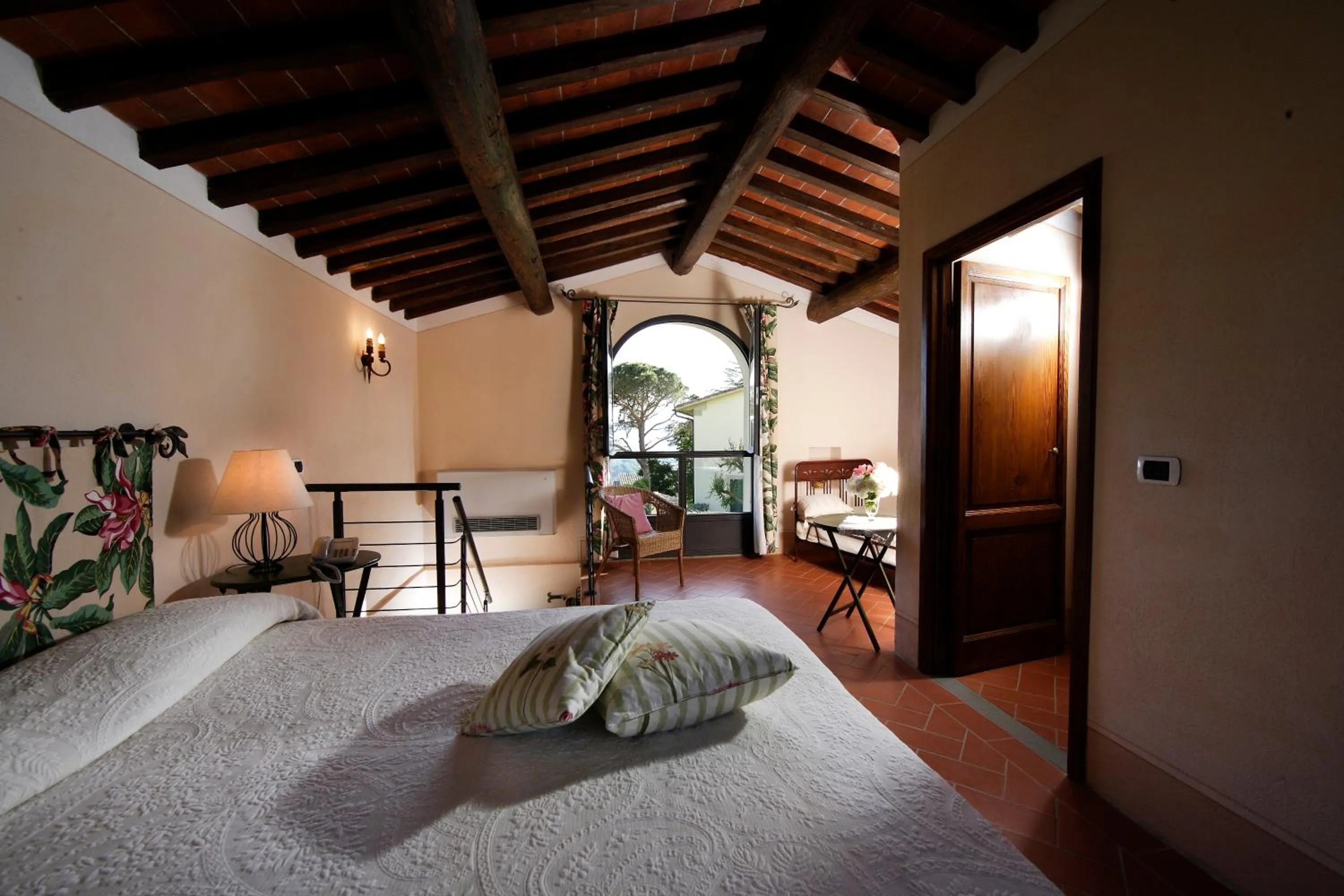 Shower, Bed in Relais Villa Belpoggio - Residenza D'Epoca