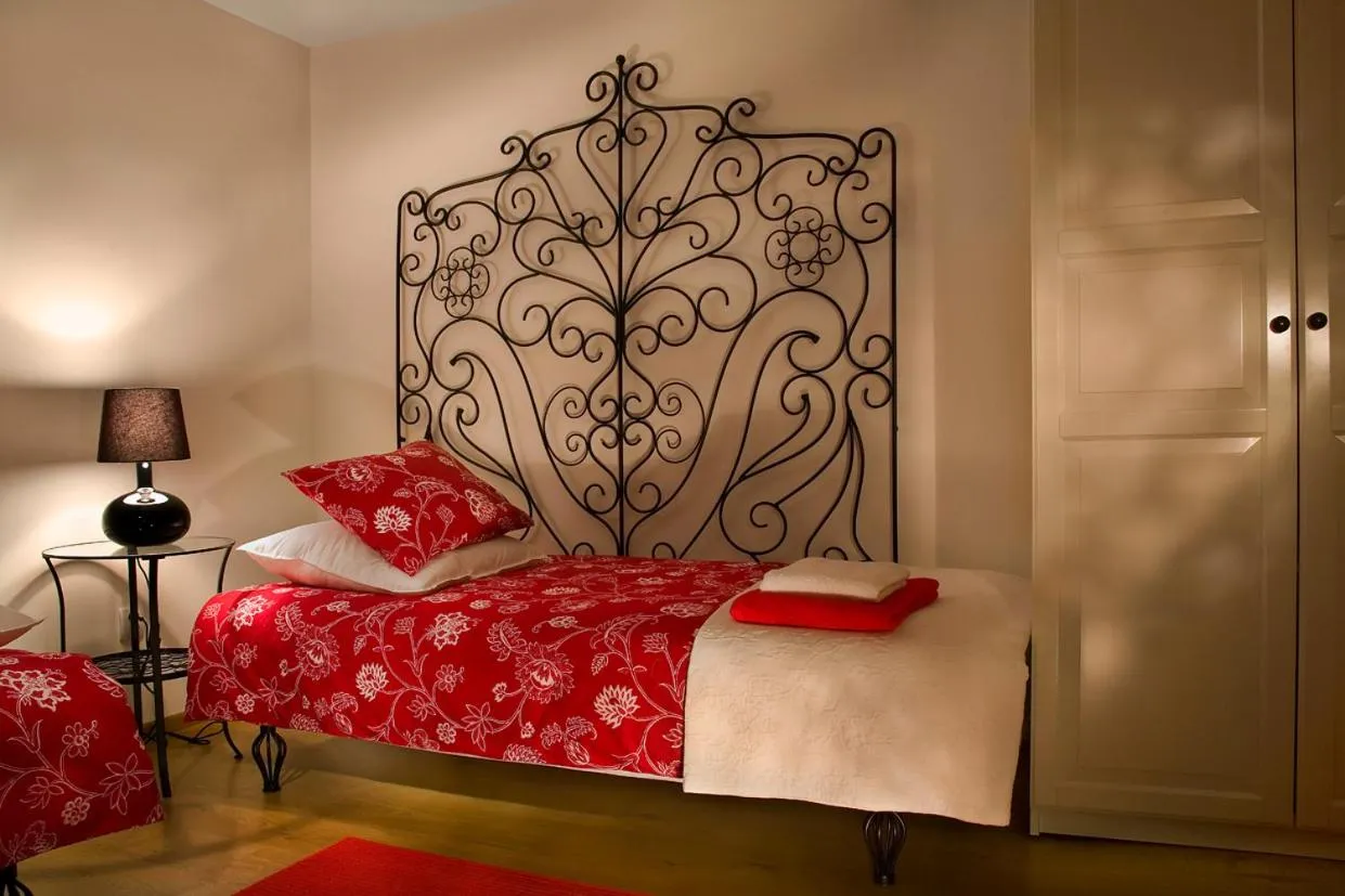 Bed in Apartamenty Pomarańczarnia