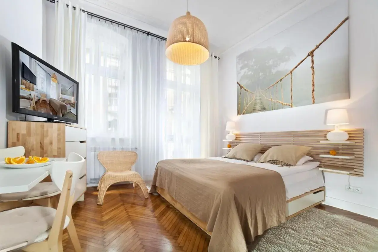 Studio Apartment with Balcony in Apartamenty Pomarańczarnia Studio Apartment with Balcony in Apartamenty Pomarańczarnia