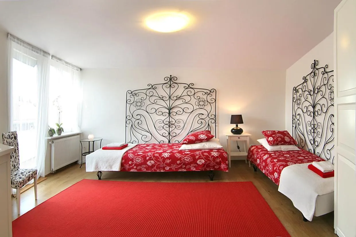 Bed in Apartamenty Pomarańczarnia