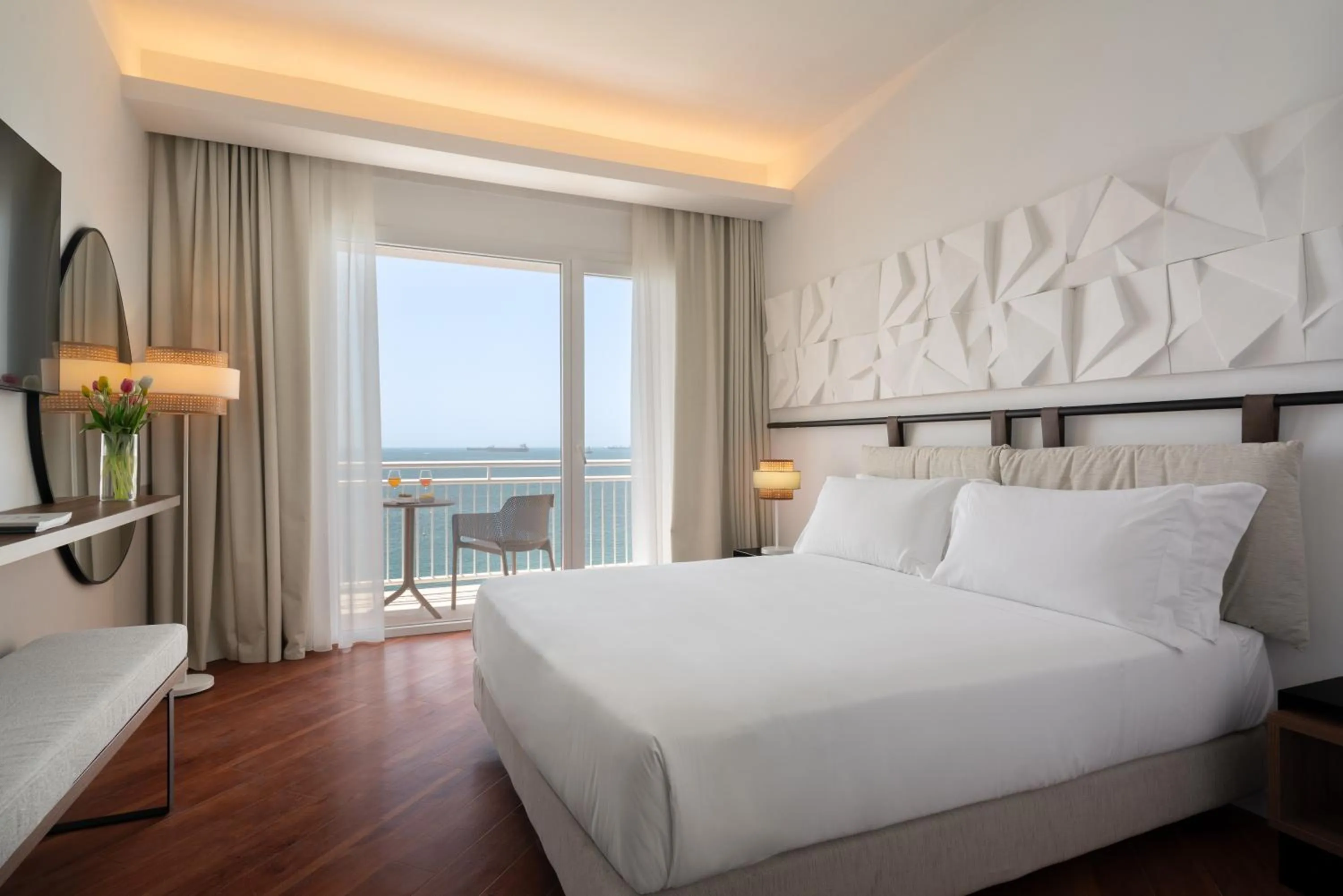 Sea view, Bed in Hotel Delfino Taranto