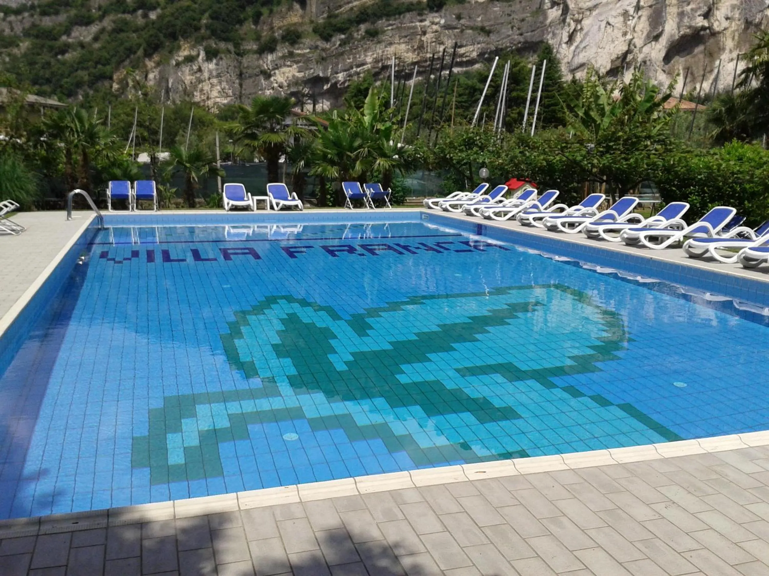 Swimming pool in Villa Franca