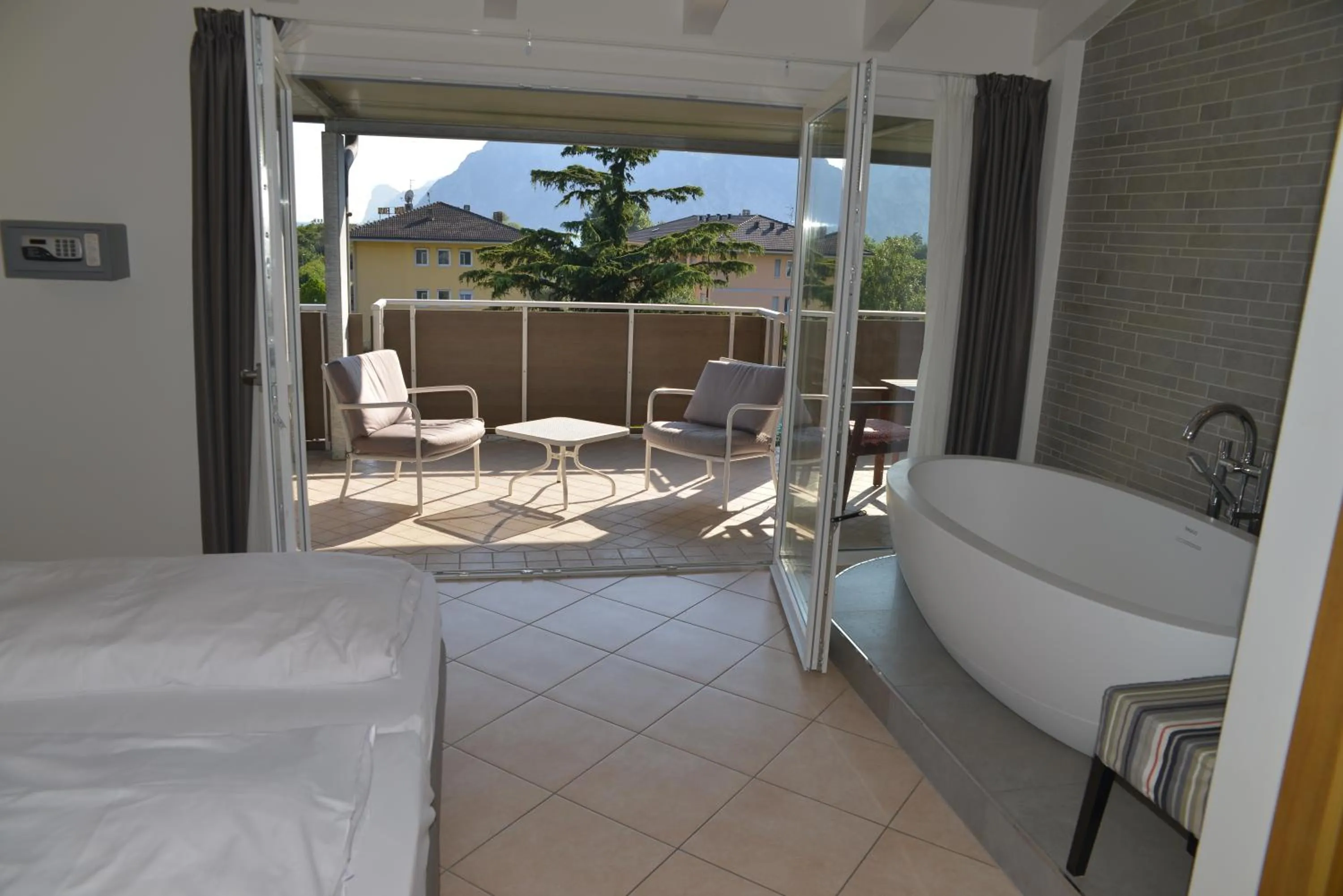 Photo of the whole room, Bed in Villa Franca