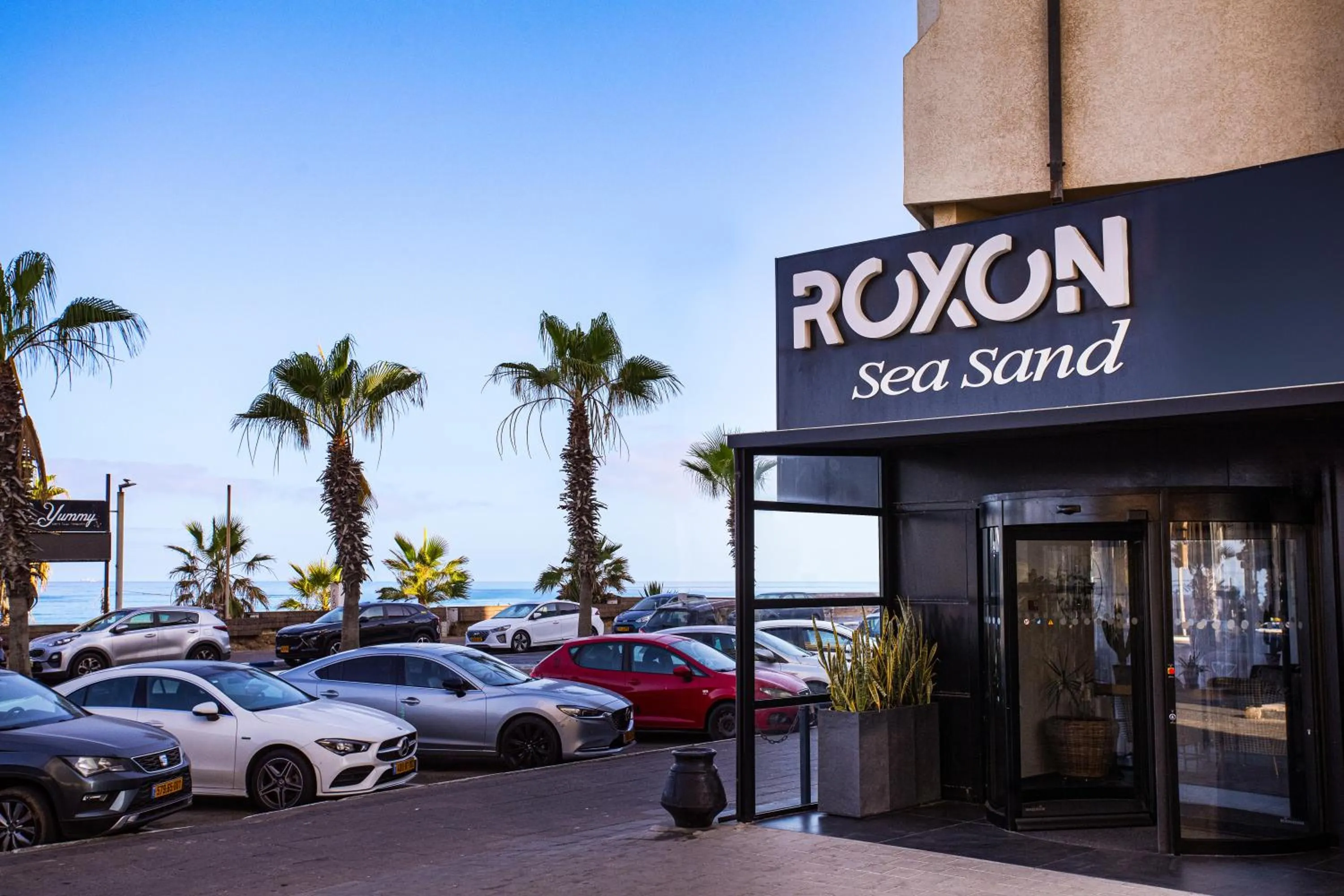 Property building in Roxon Sea Sand Bat Yam