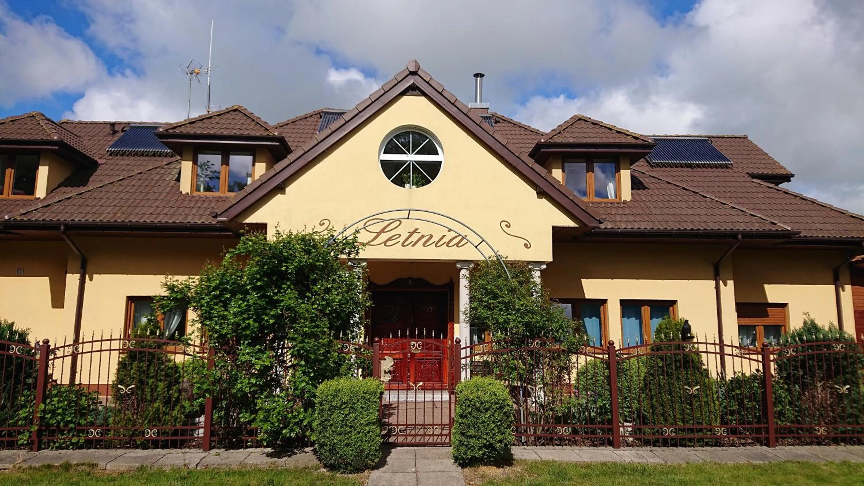 Property building in Letnia willa Jacuzzi & Sauna