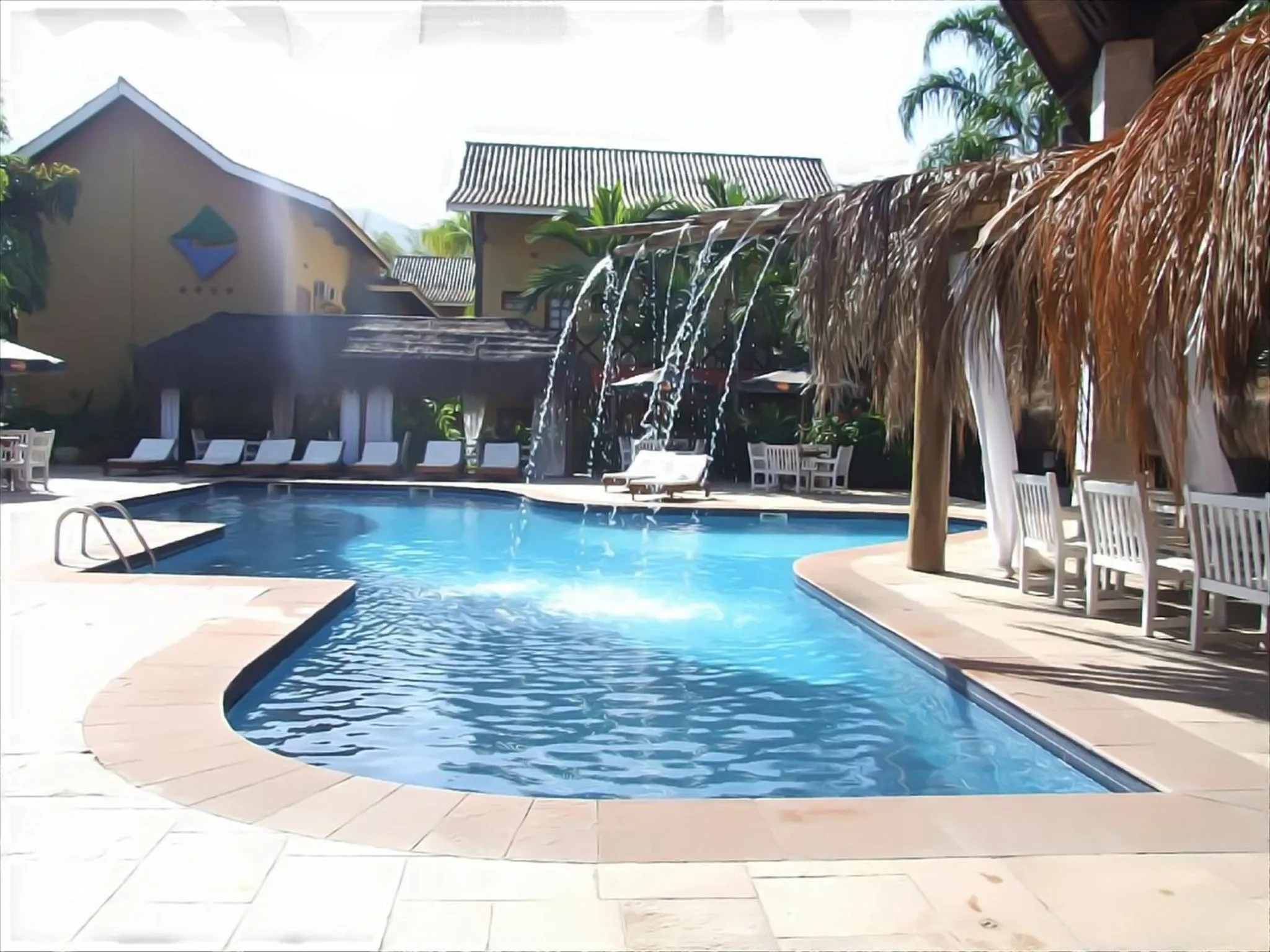 Swimming pool in Galápagos ApartHotel