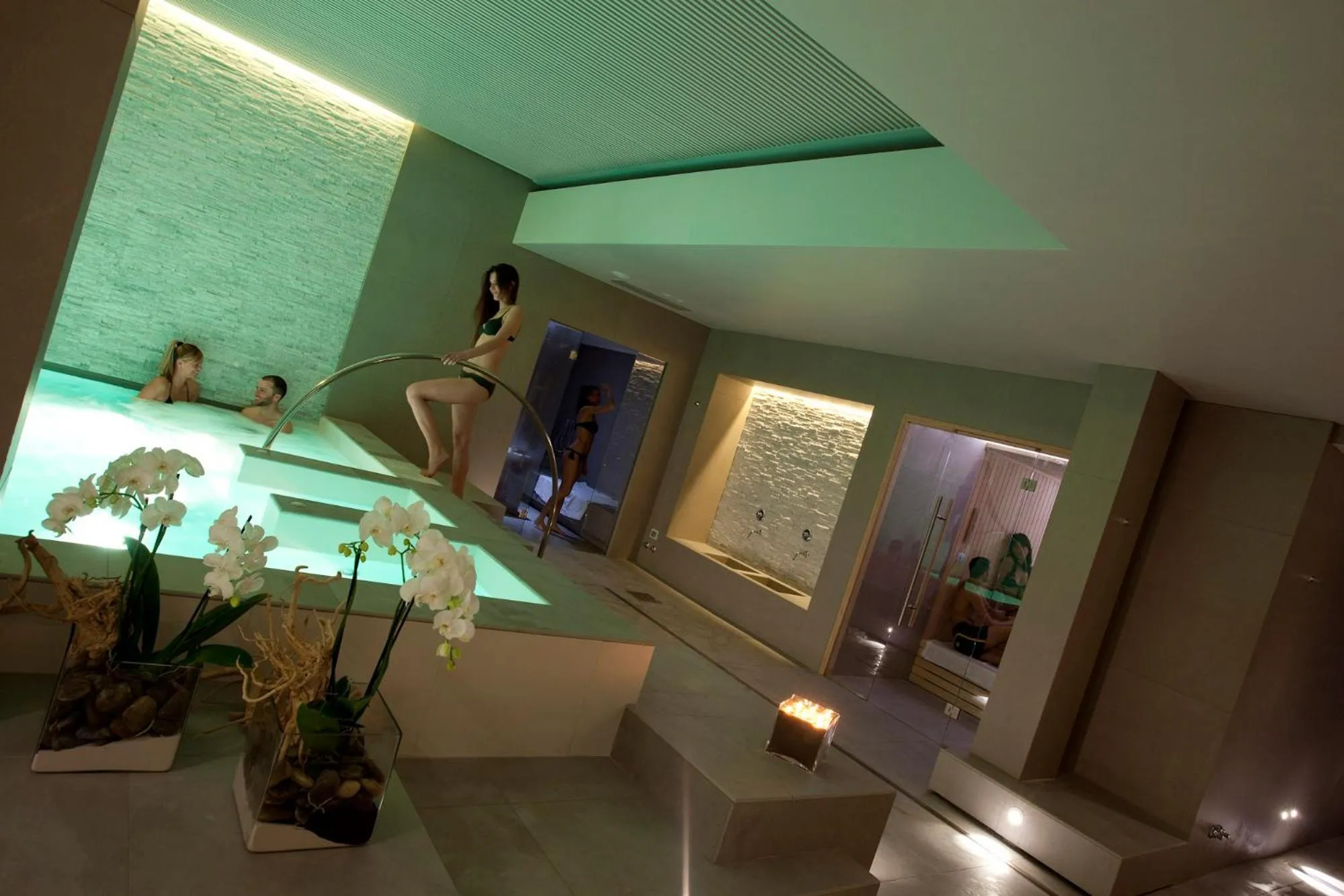 Hot Tub in Hotel Le Grotte