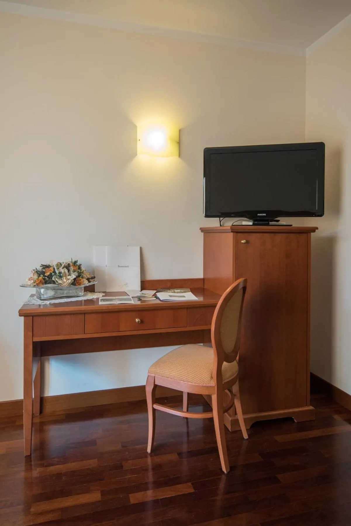 TV and multimedia in Hotel Le Grotte