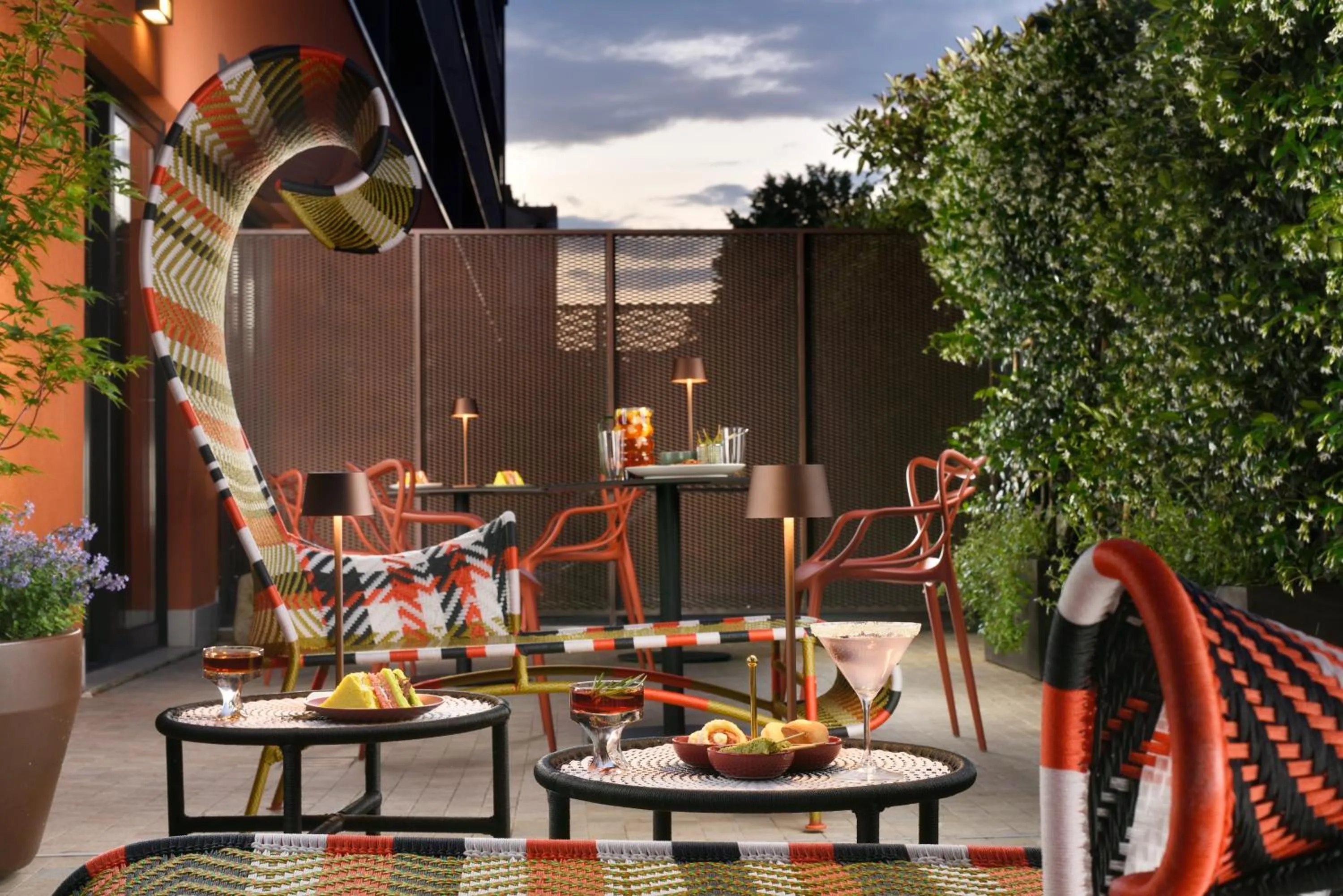 Lounge or bar in Milan Suite Hotel