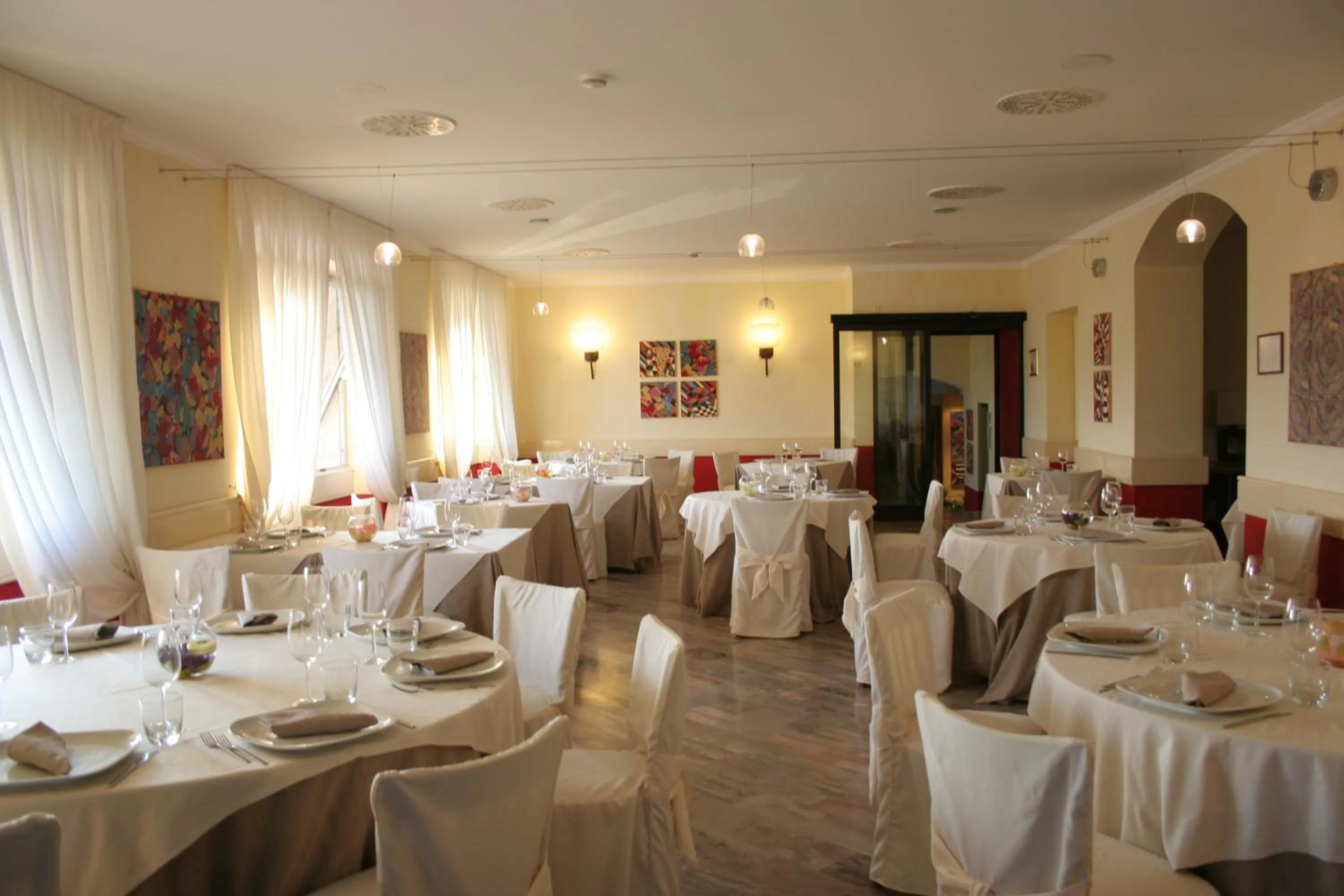 Restaurant/places to eat in Hotel Bel Sit