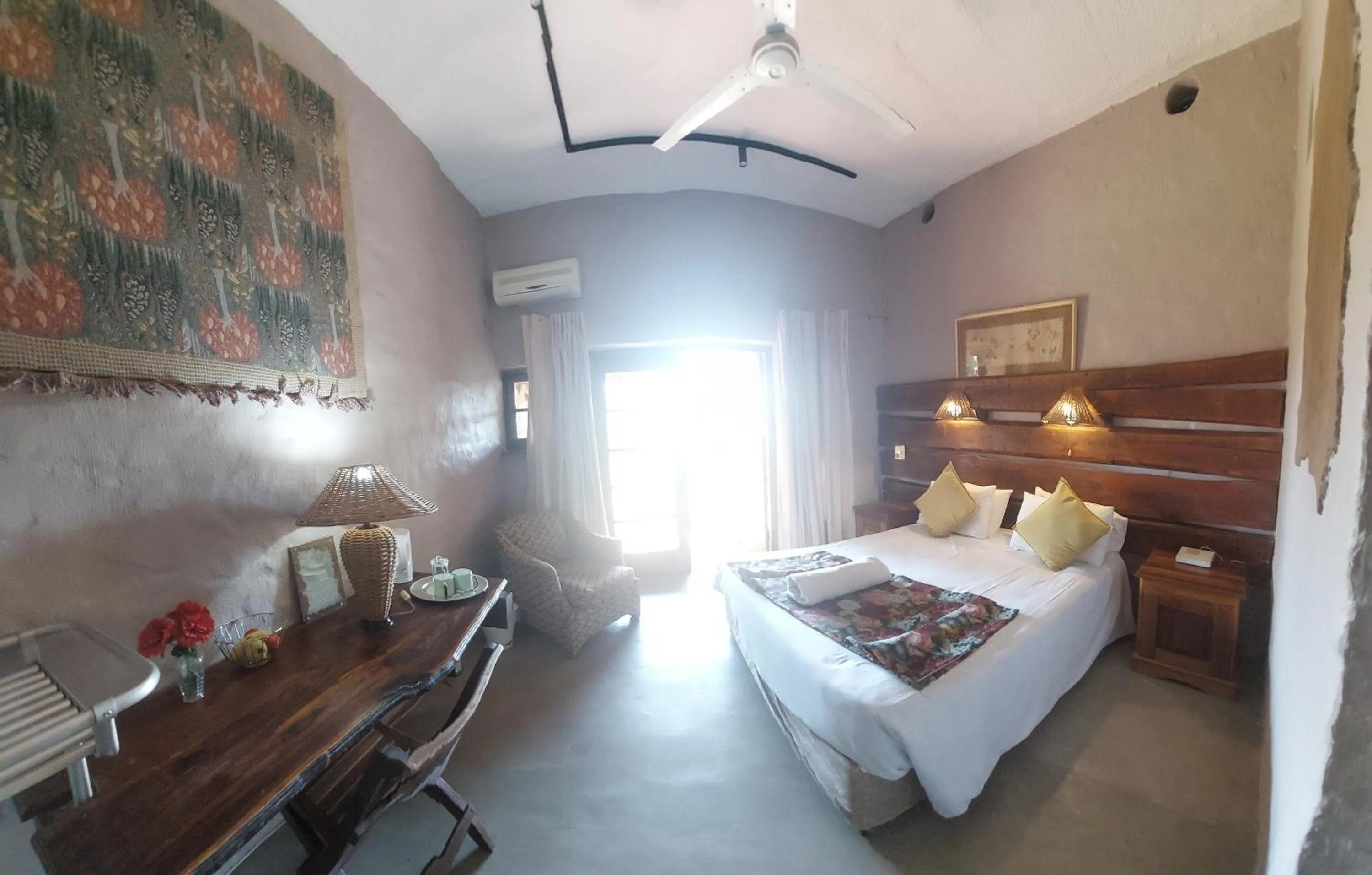 Coffee/tea facilities, Bed in River House Lodge