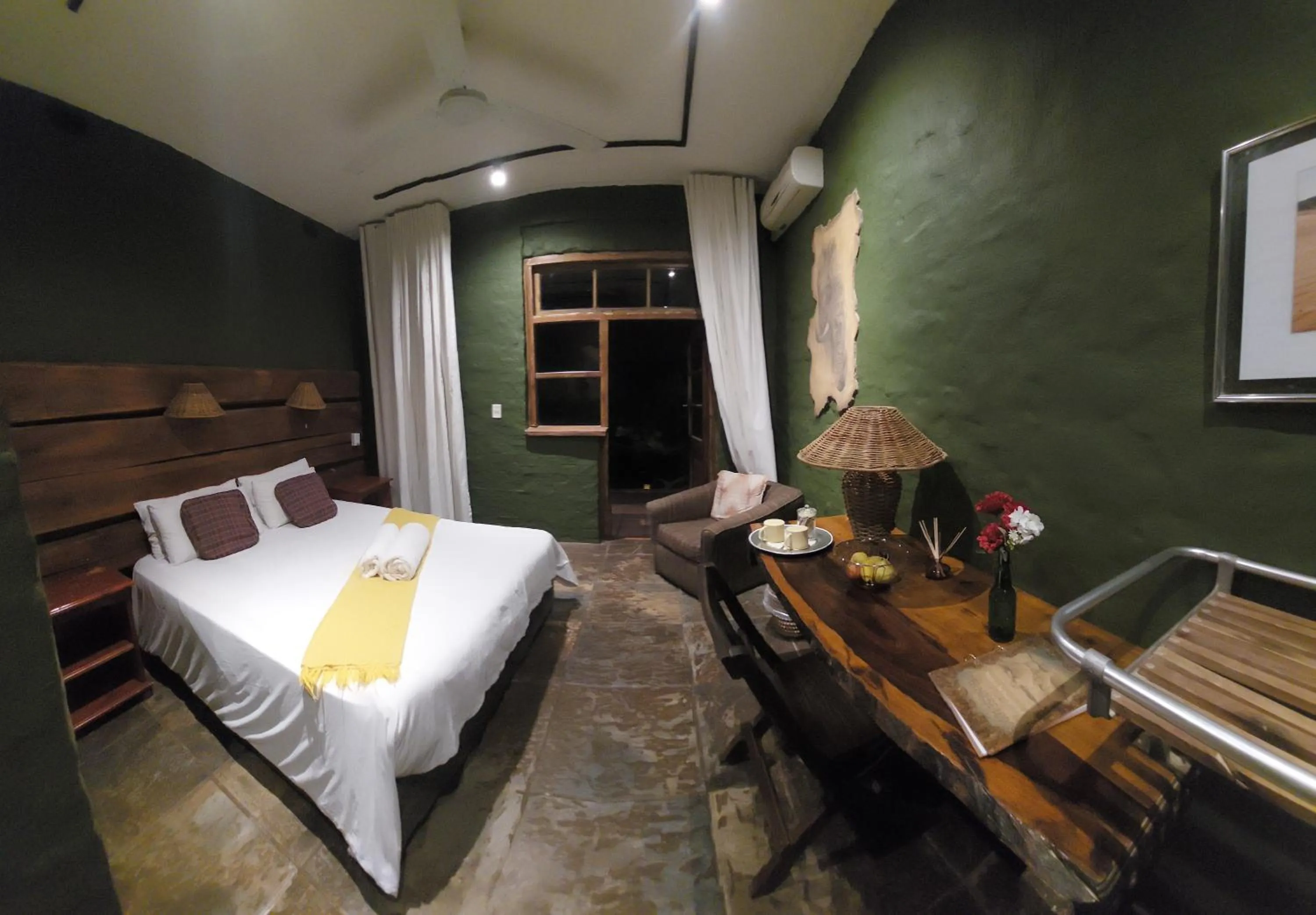 Bed in River House Lodge