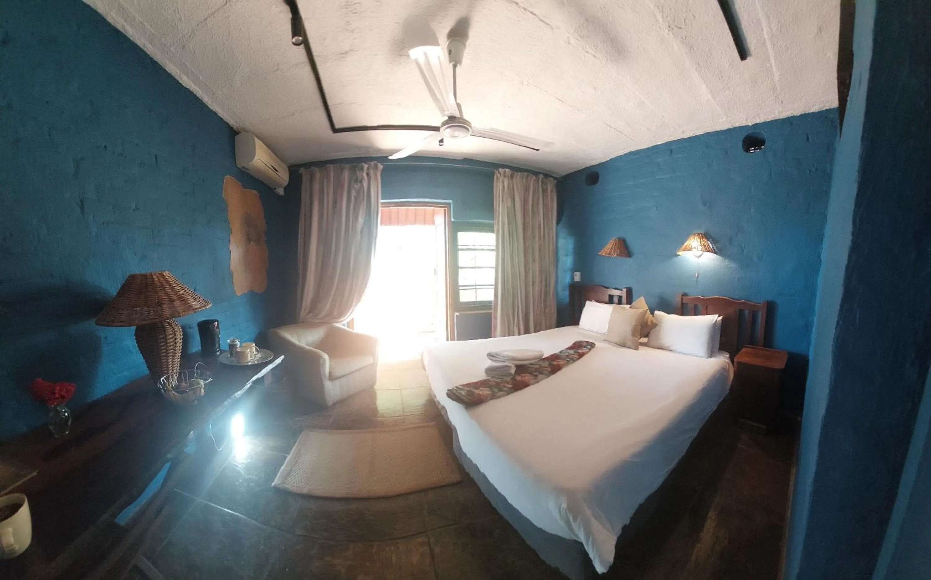 Bed in River House Lodge