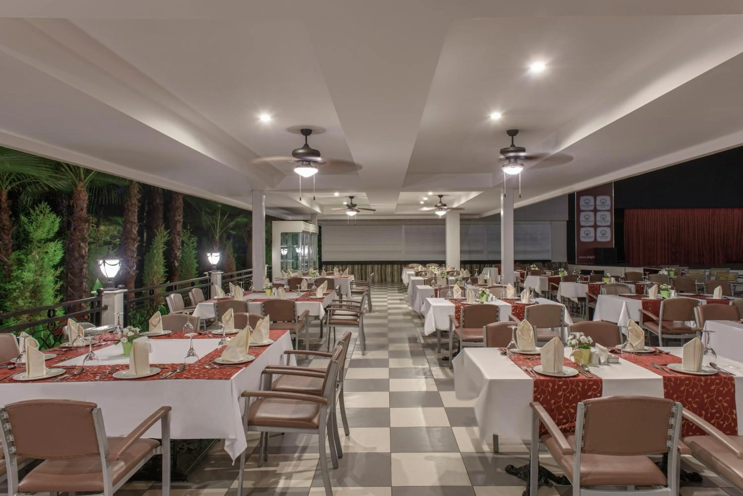 Restaurant/places to eat in Botanik Hotel