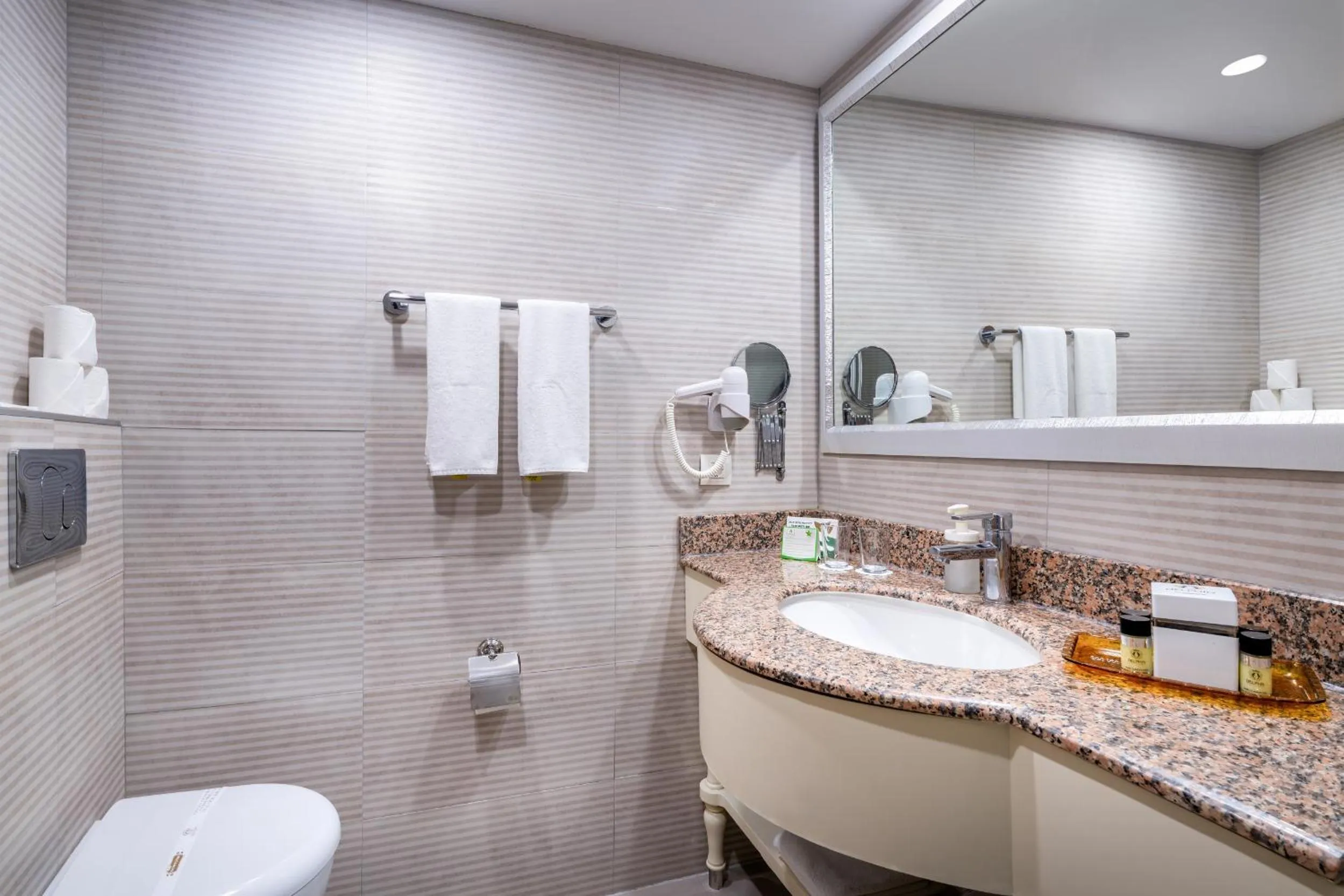 Bathroom in Botanik Hotel