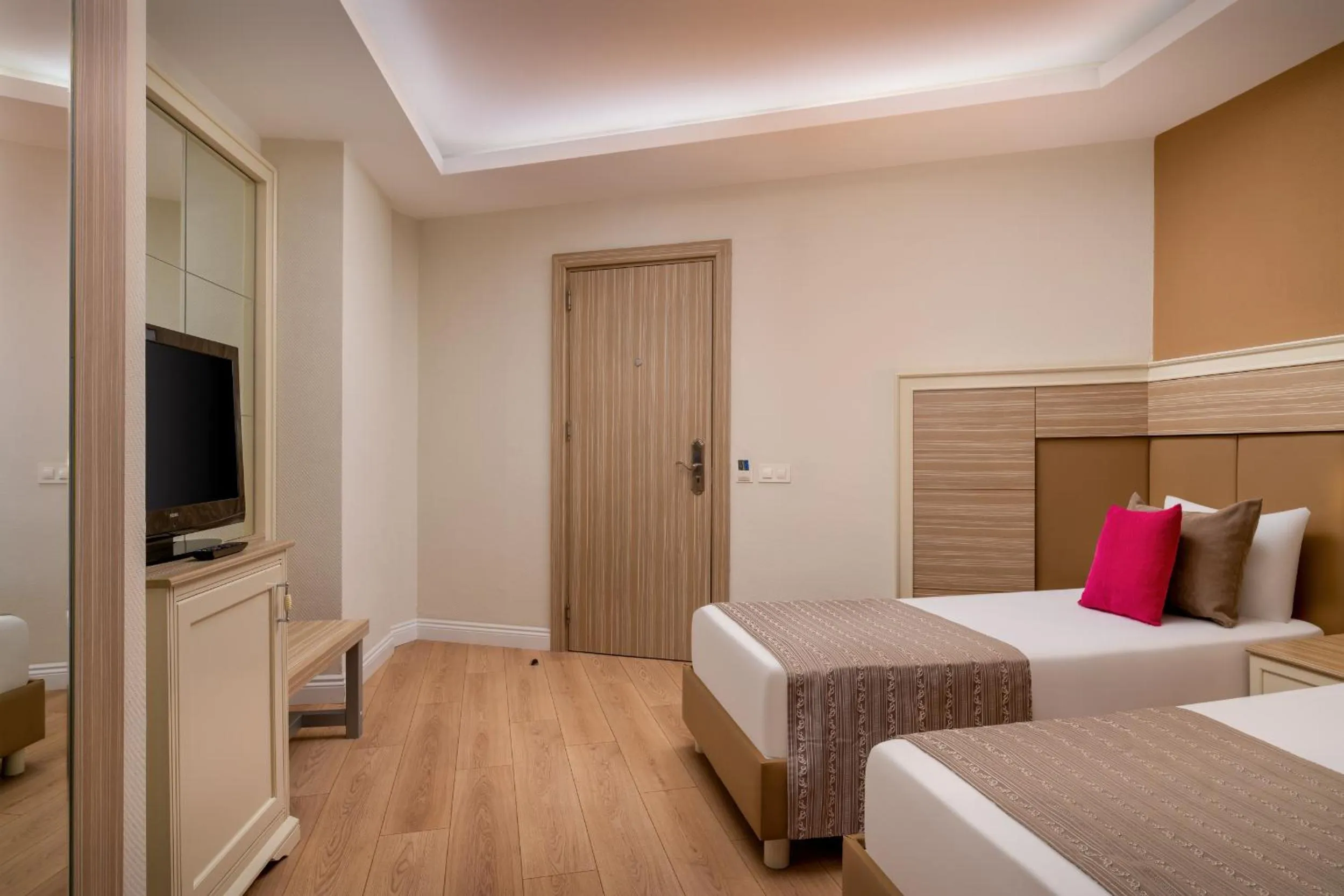 Photo of the whole room, Bed in Delphin Deluxe Resort