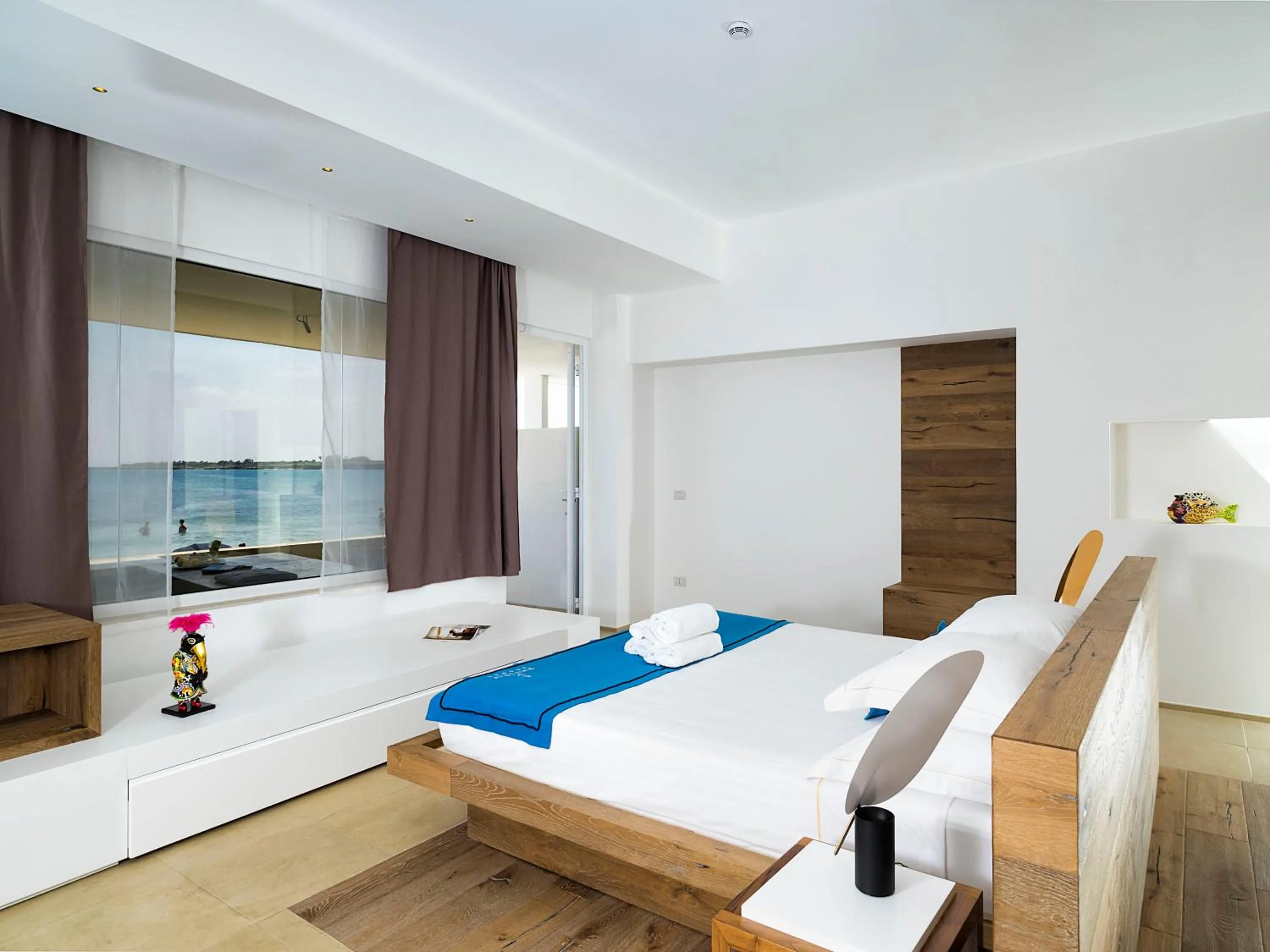 Hot Tub, Bed in White Bay