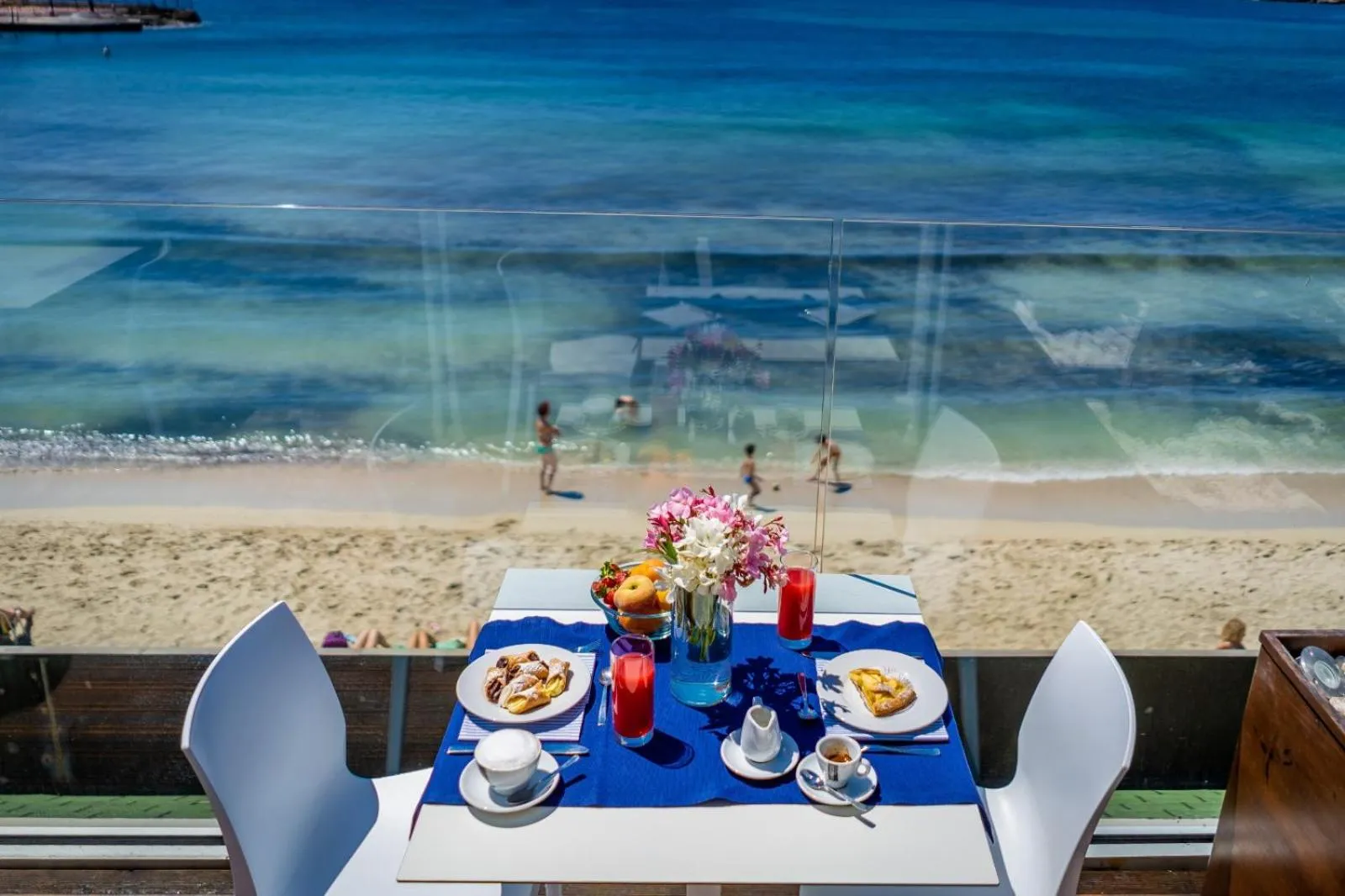 Restaurant/places to eat in White Bay