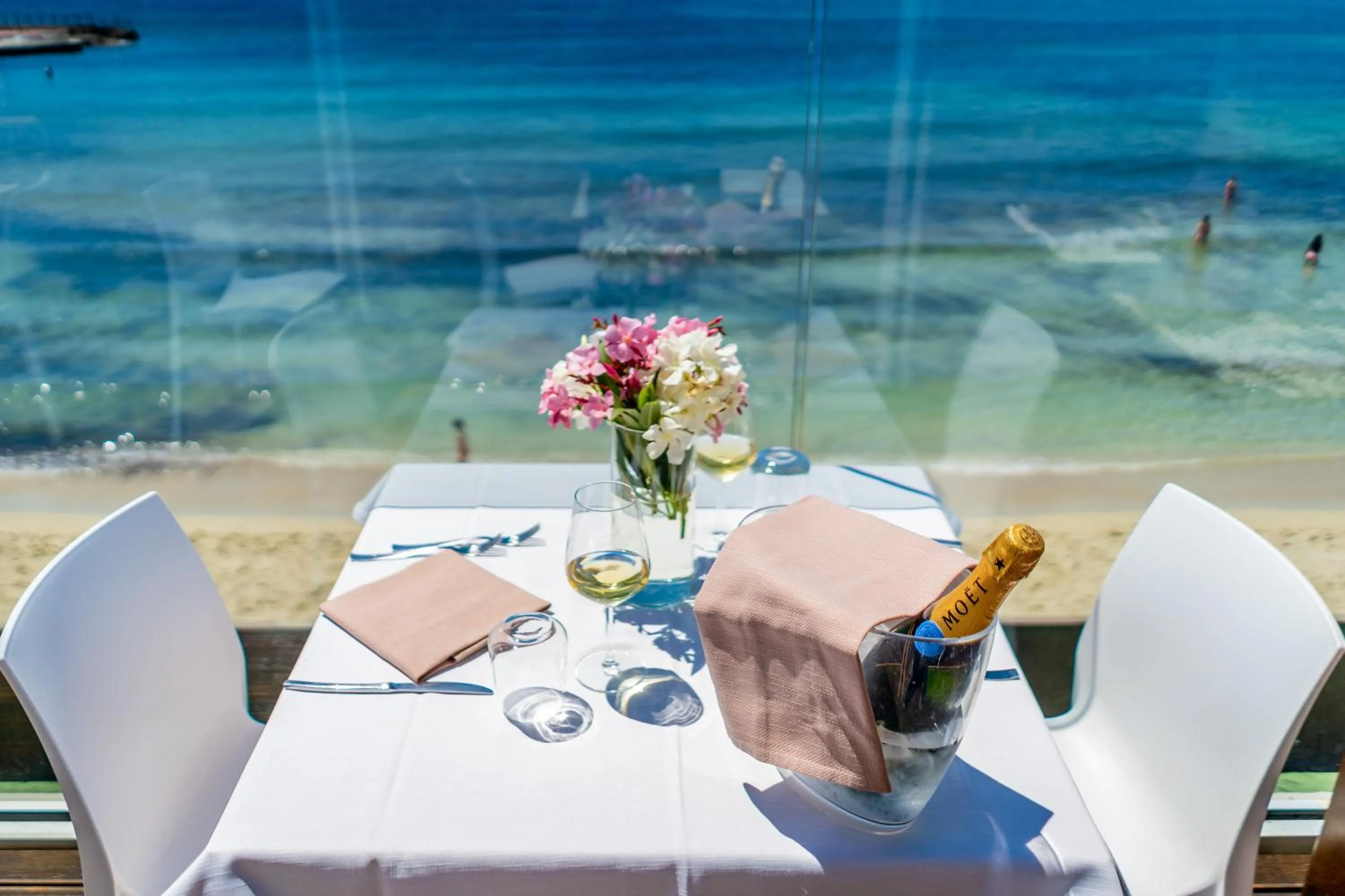 Lounge or bar in White Bay