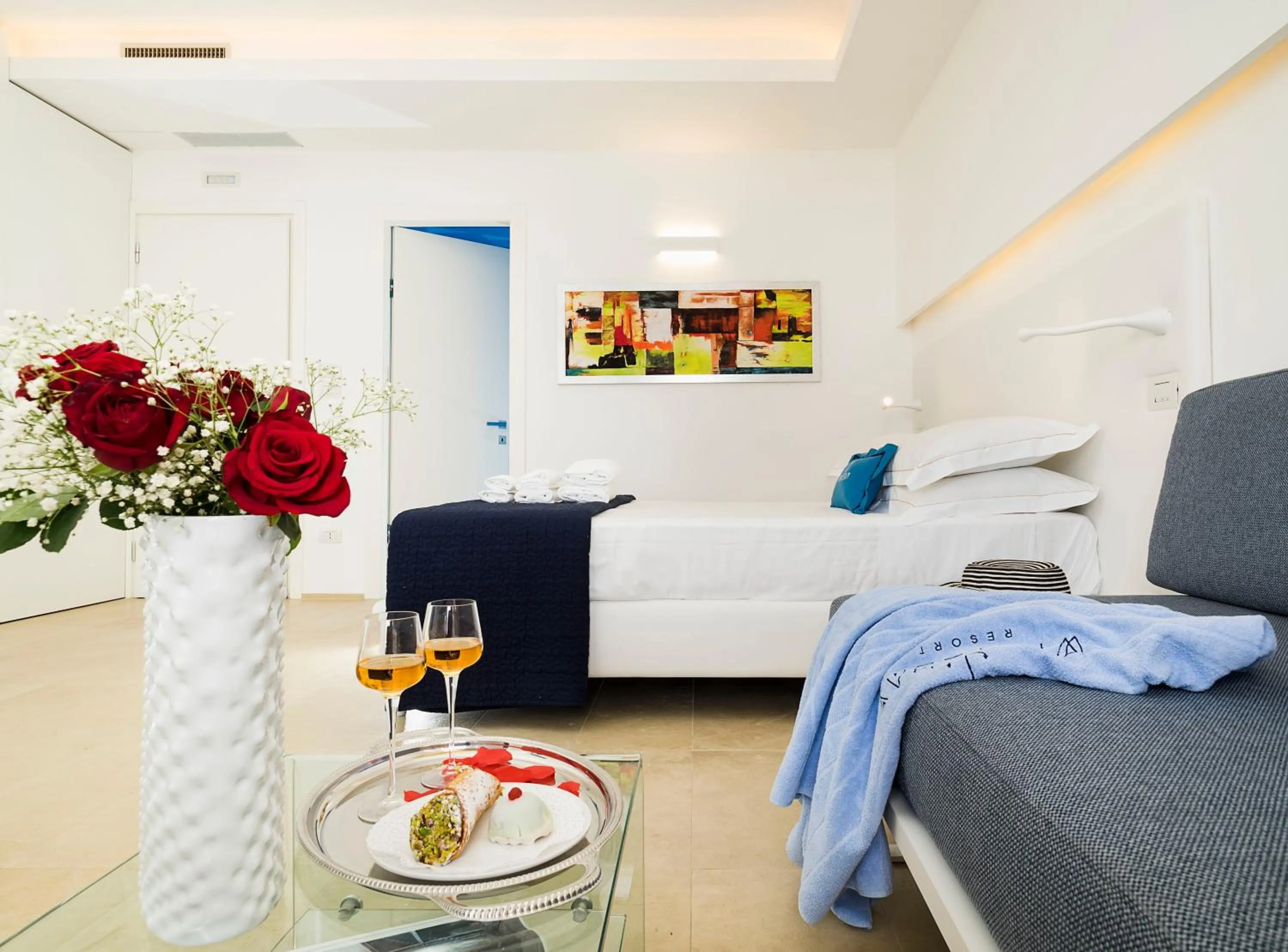 Seating area, Bed in White Bay