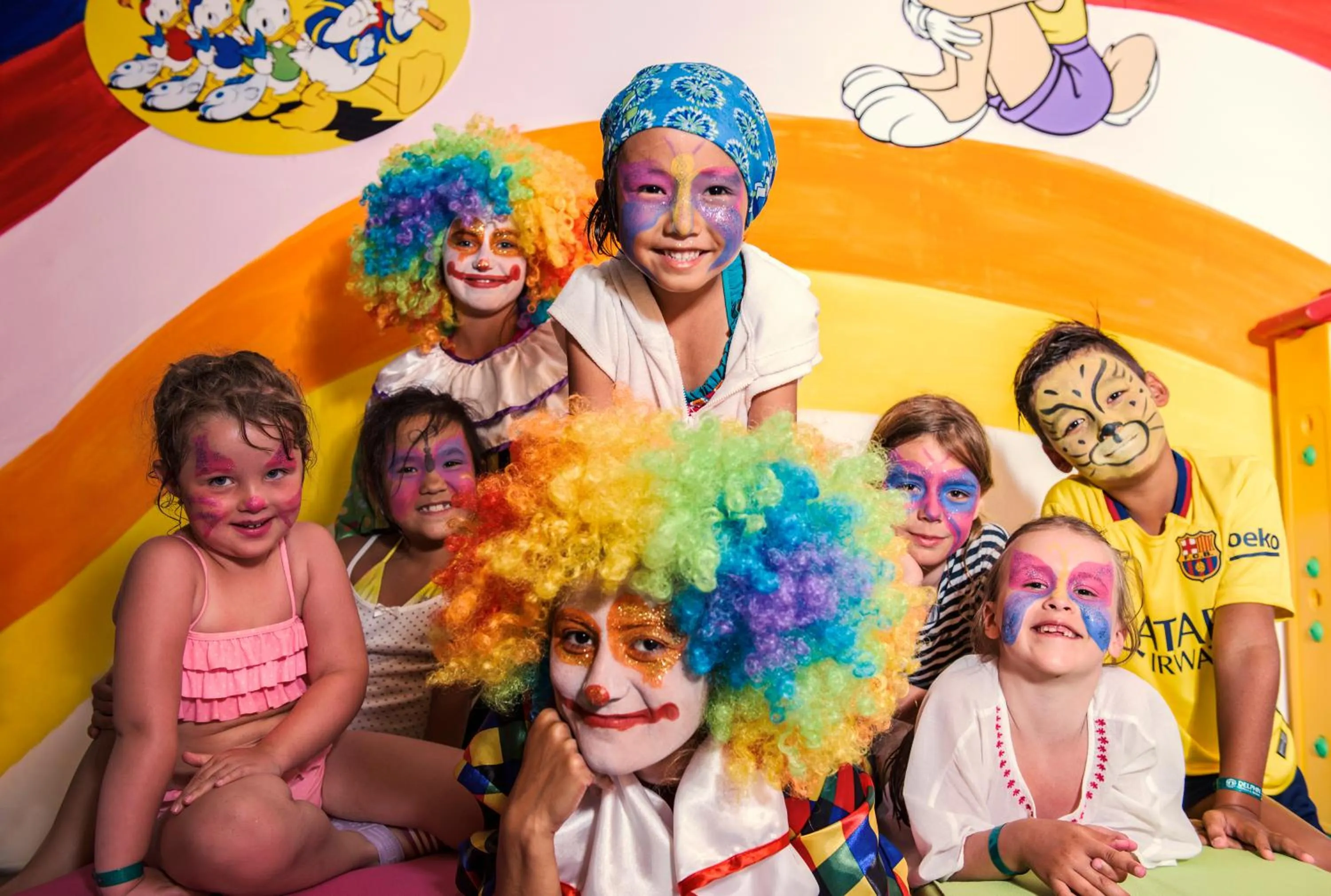 young children in Delphin Diva Premiere