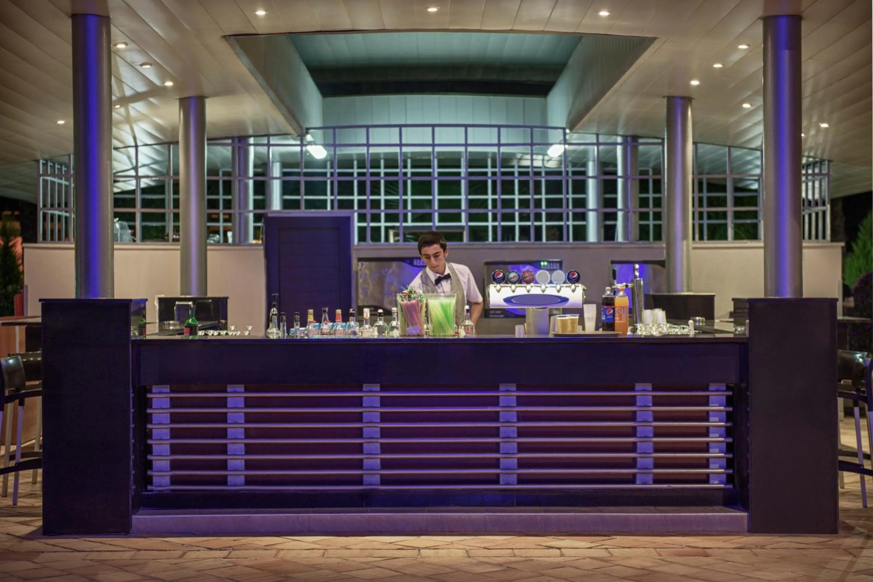 Staff in Delphin Diva Premiere