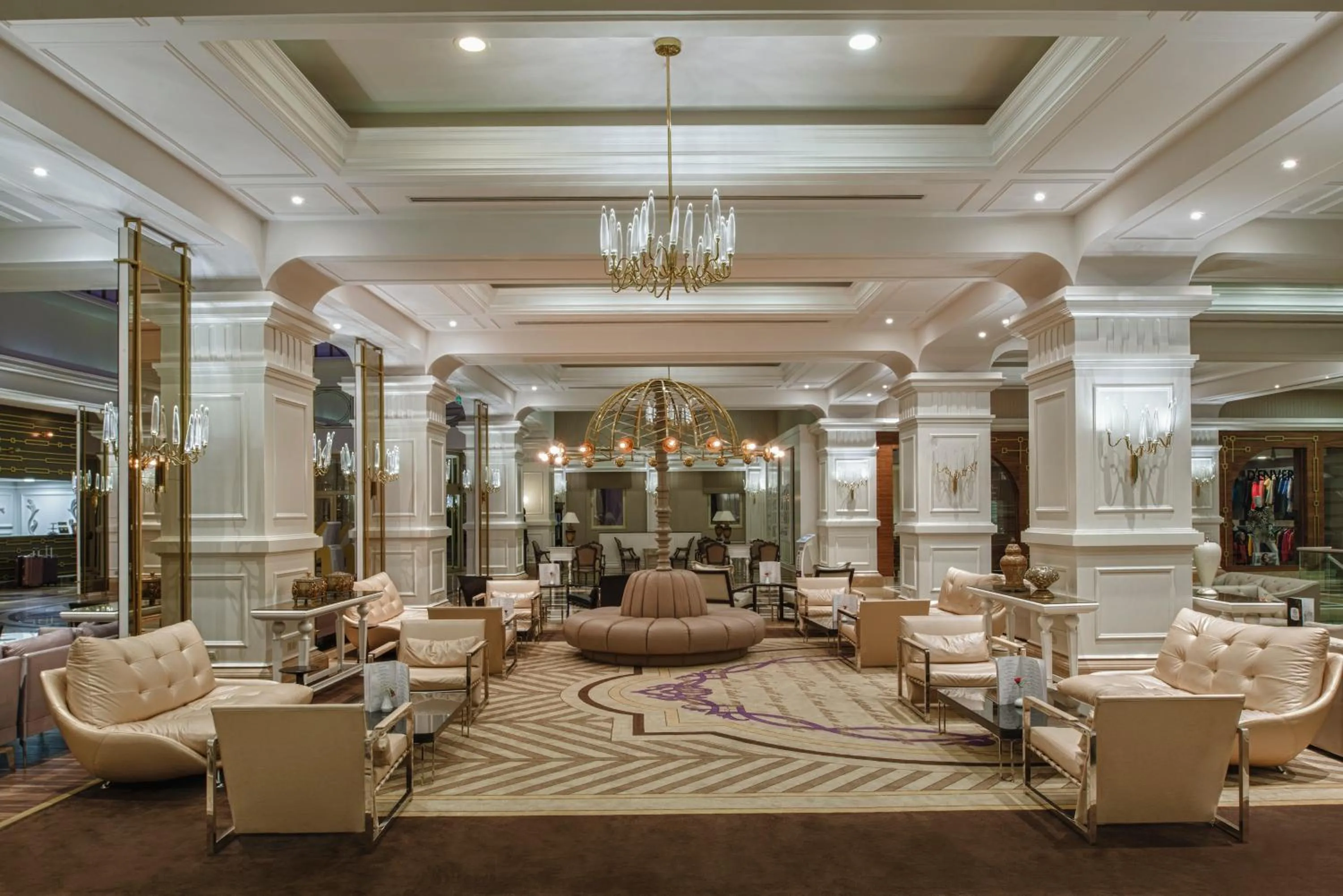 Decorative detail in Delphin Diva Premiere