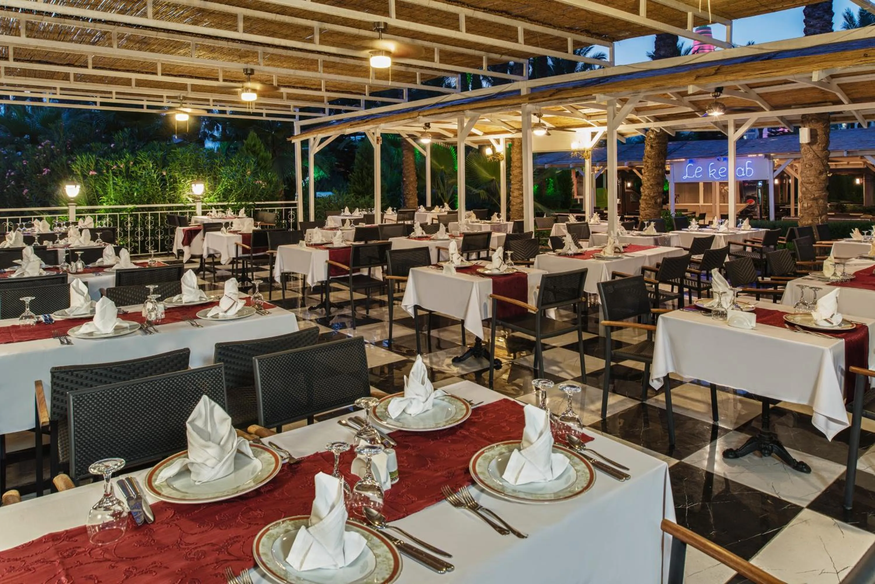 Restaurant/places to eat in Delphin Diva Premiere