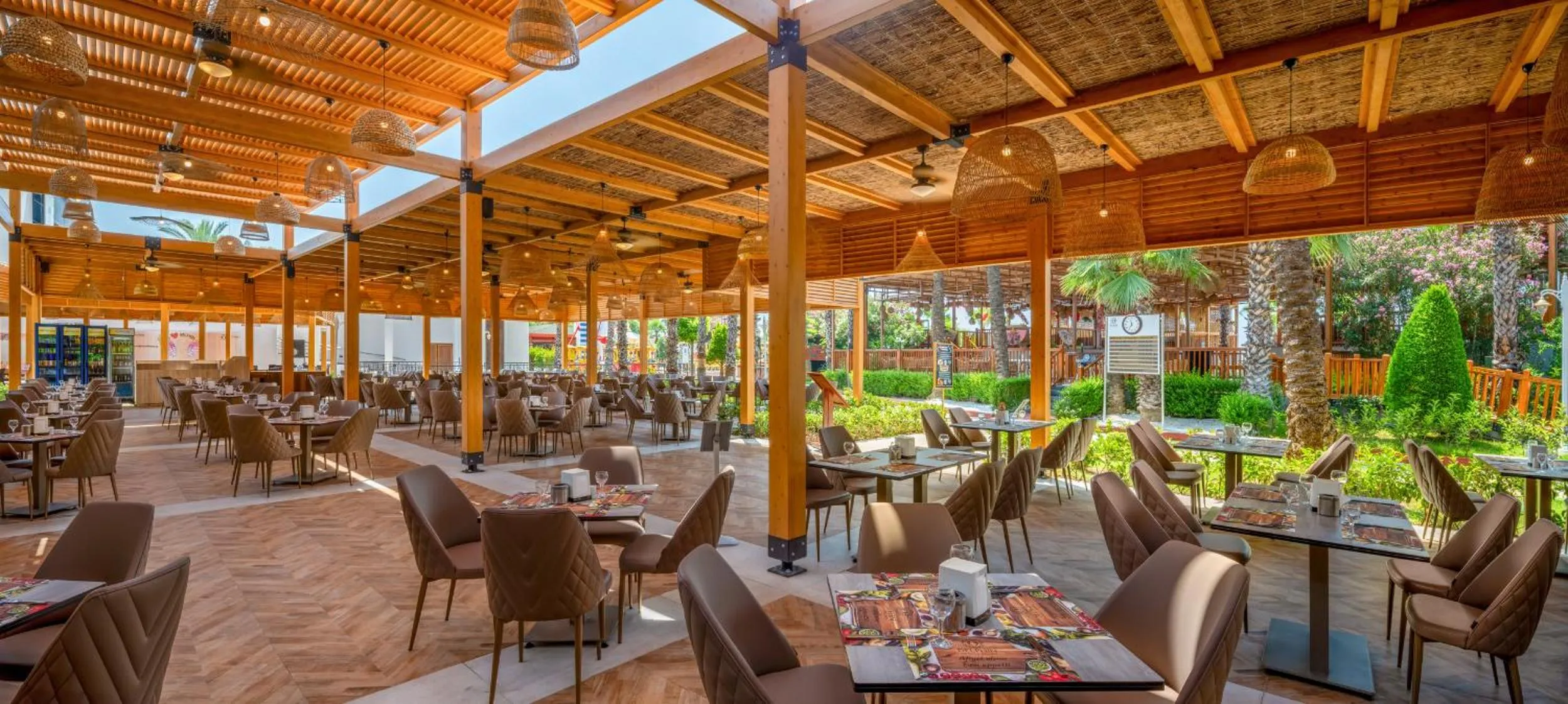 Restaurant/places to eat in Delphin Diva Premiere