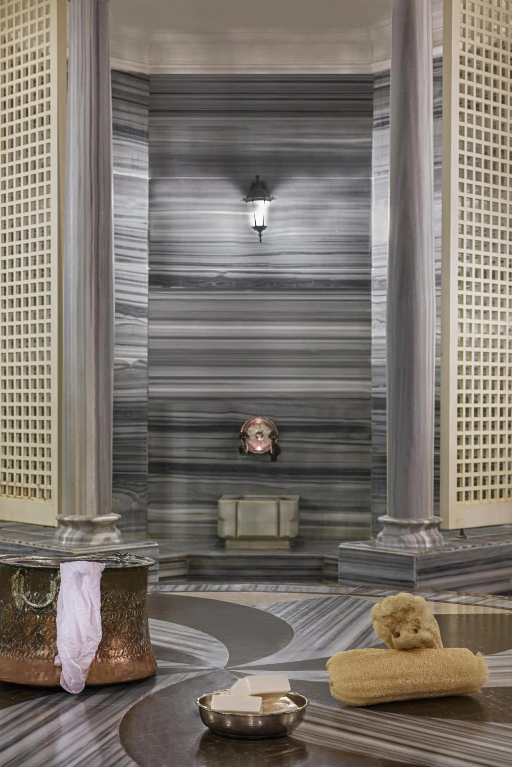 Decorative detail in Delphin Diva Premiere