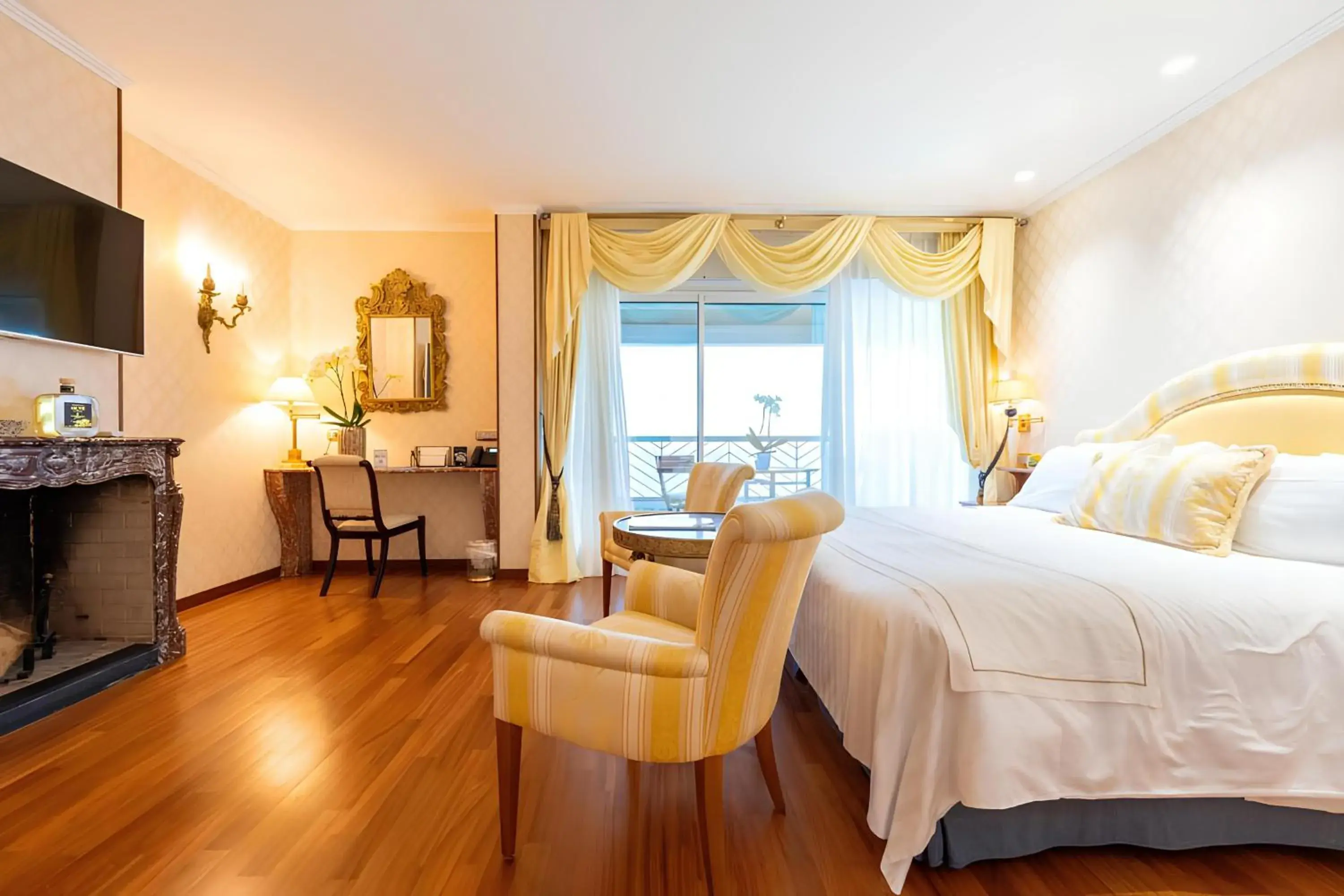Romantic King Suite in Grand Hotel Del Mare Resort & Spa Romantic King Suite in Grand Hotel Del Mare Resort & Spa