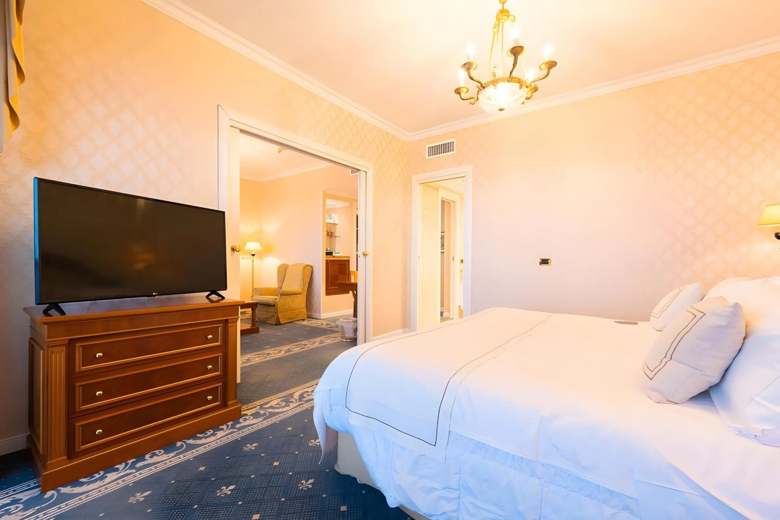 Bed in Grand Hotel Del Mare Resort & Spa