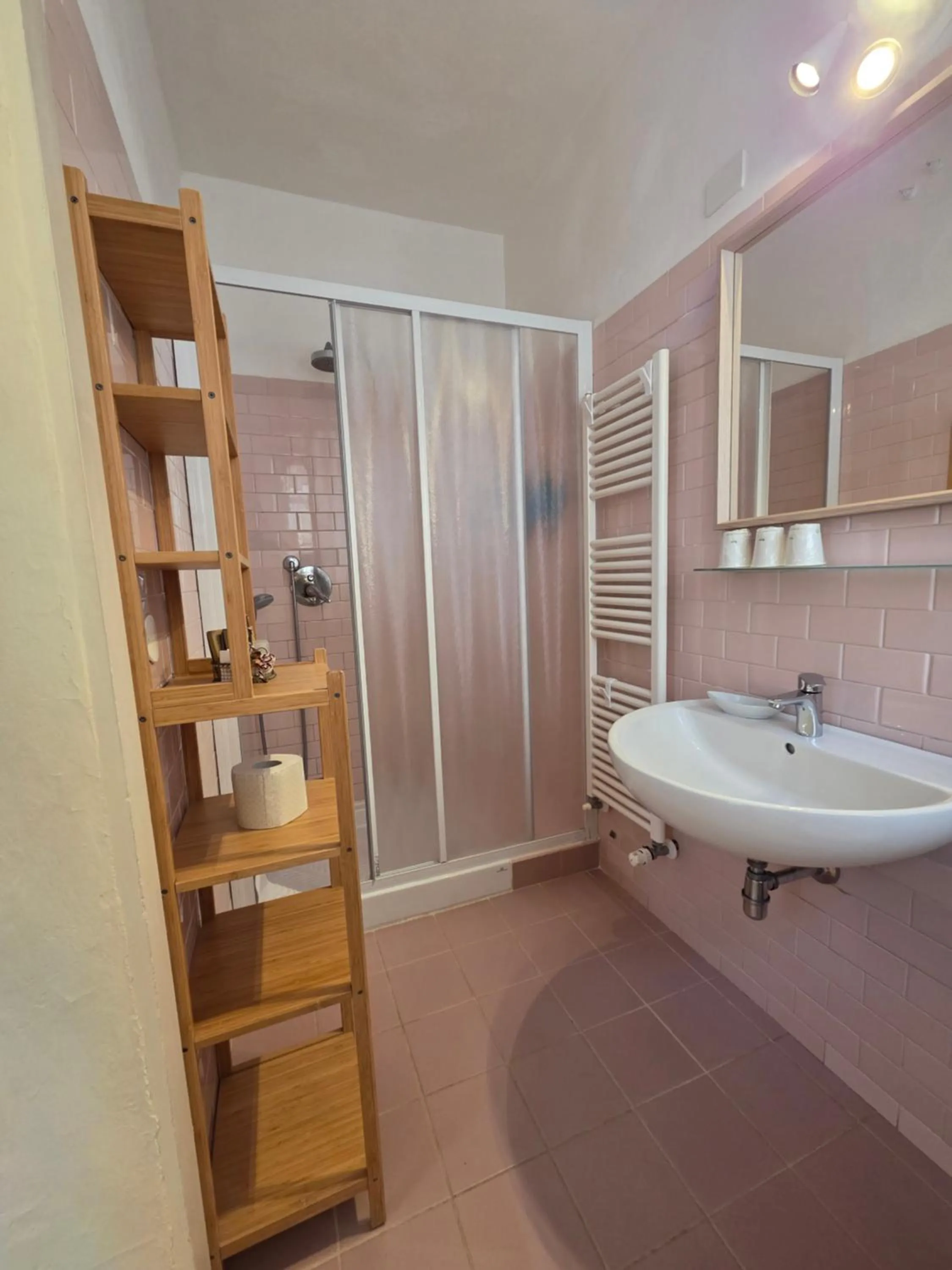 Bathroom in Albergo Etruria