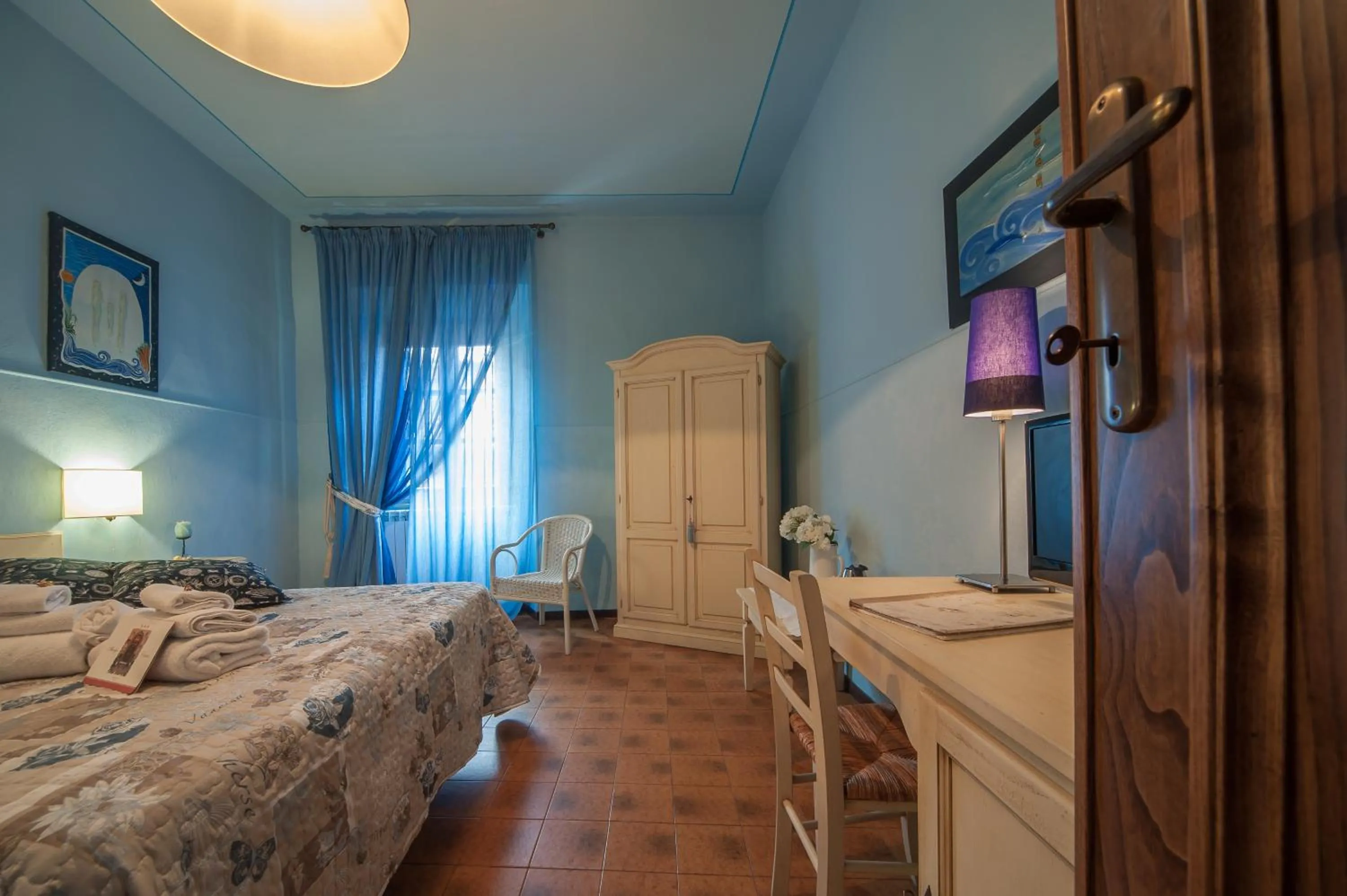 Photo of the whole room, Bed in Albergo Etruria