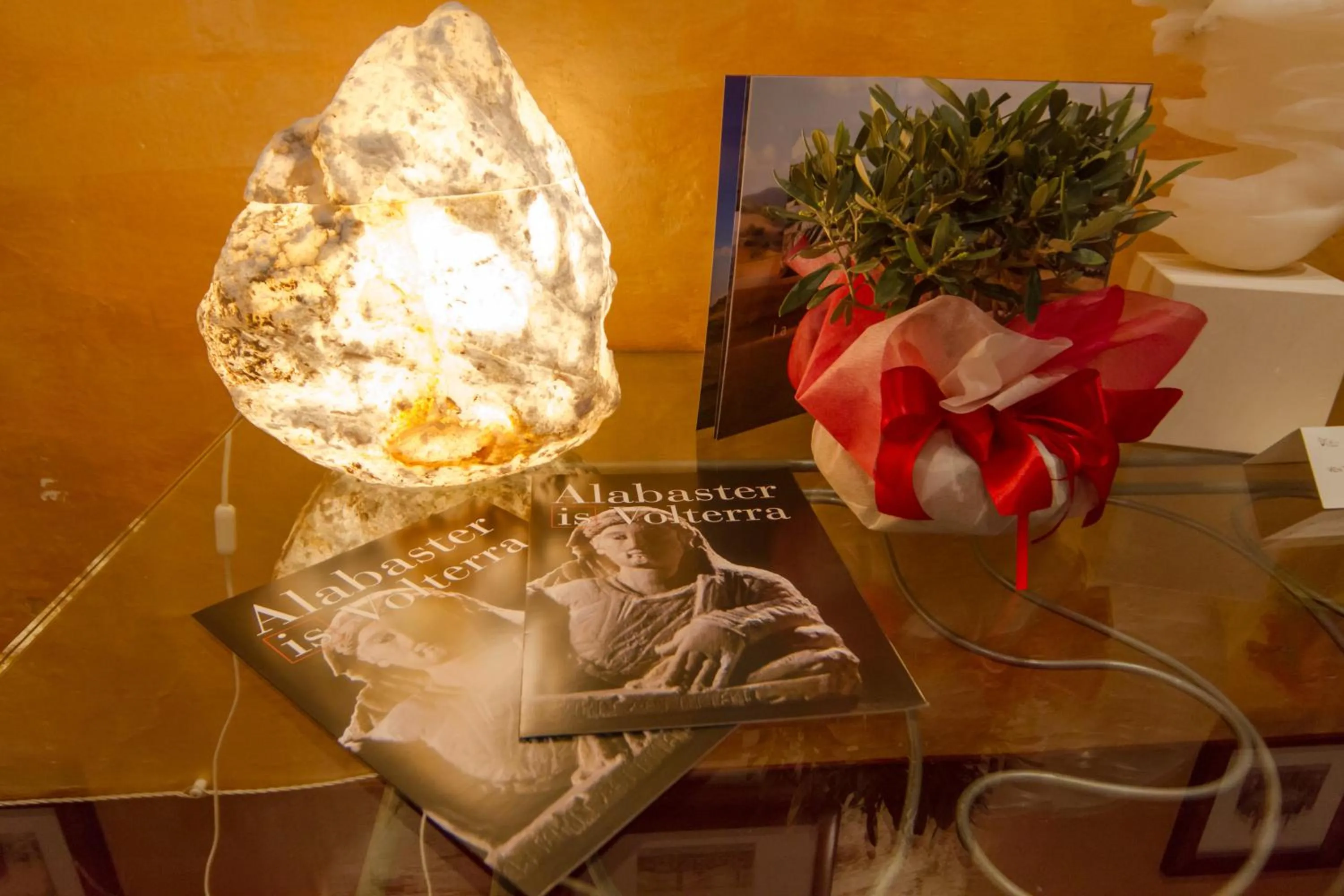 Decorative detail in Albergo Etruria