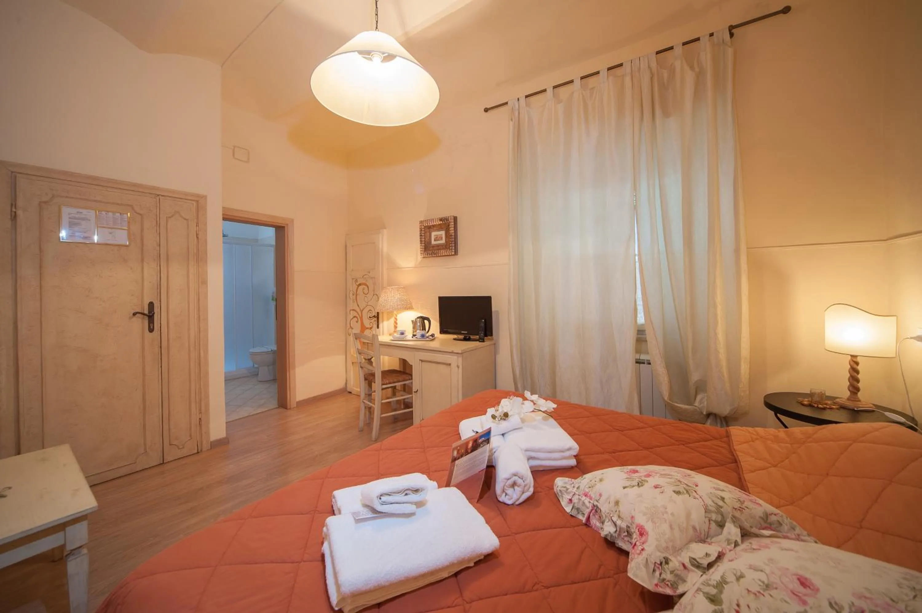 Bed in Albergo Etruria