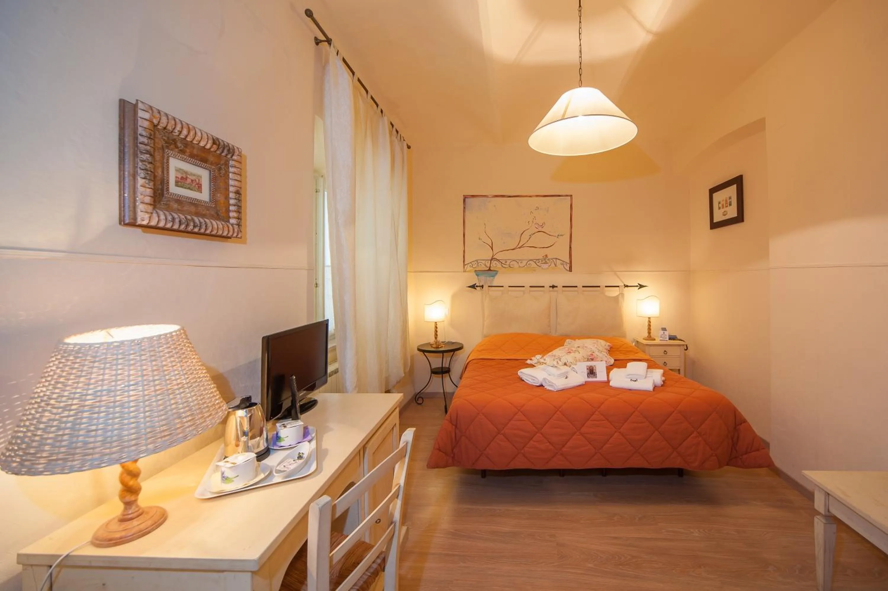 Photo of the whole room, Bed in Albergo Etruria