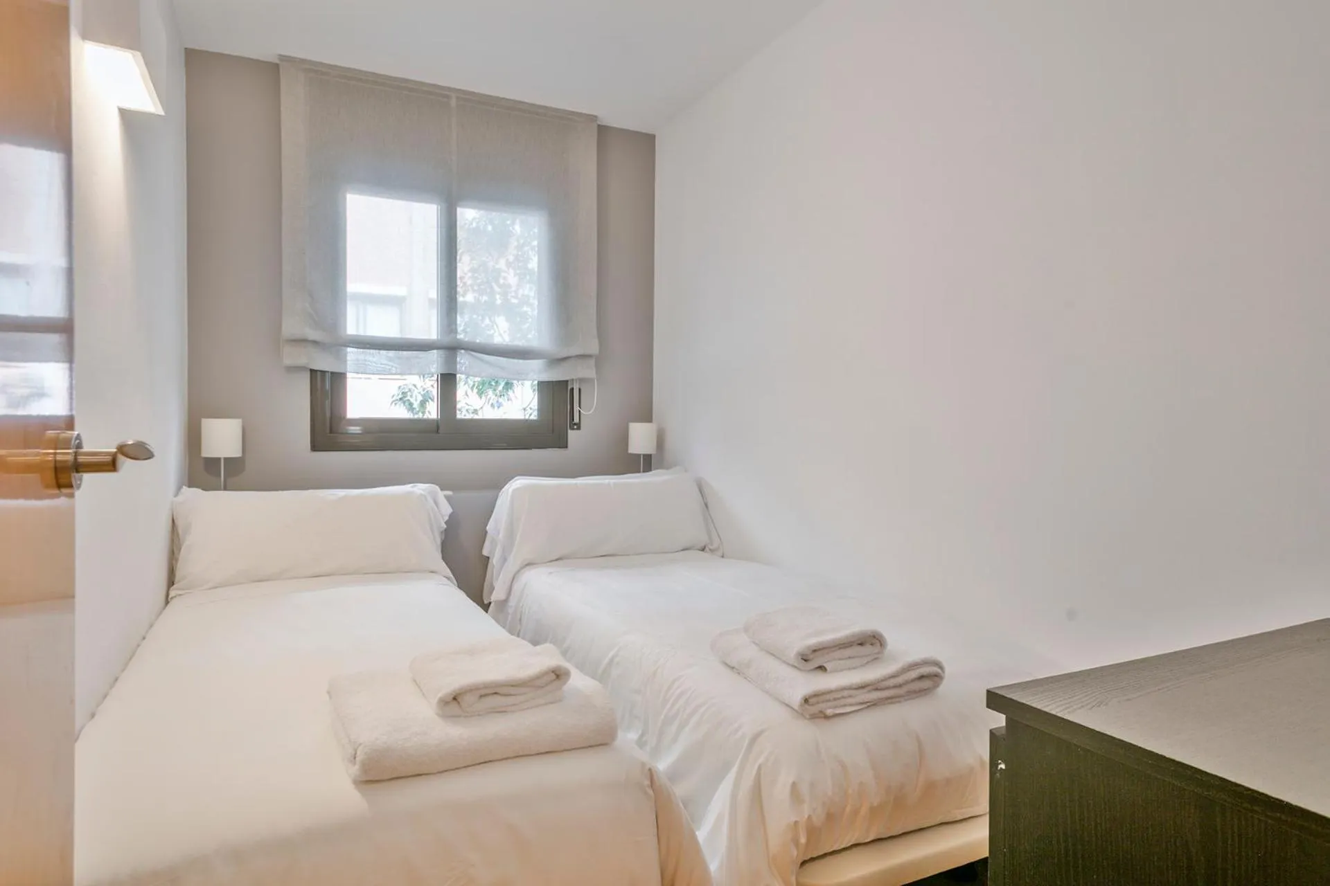 Bedroom, Bed in Inside Barcelona Apartments Princep