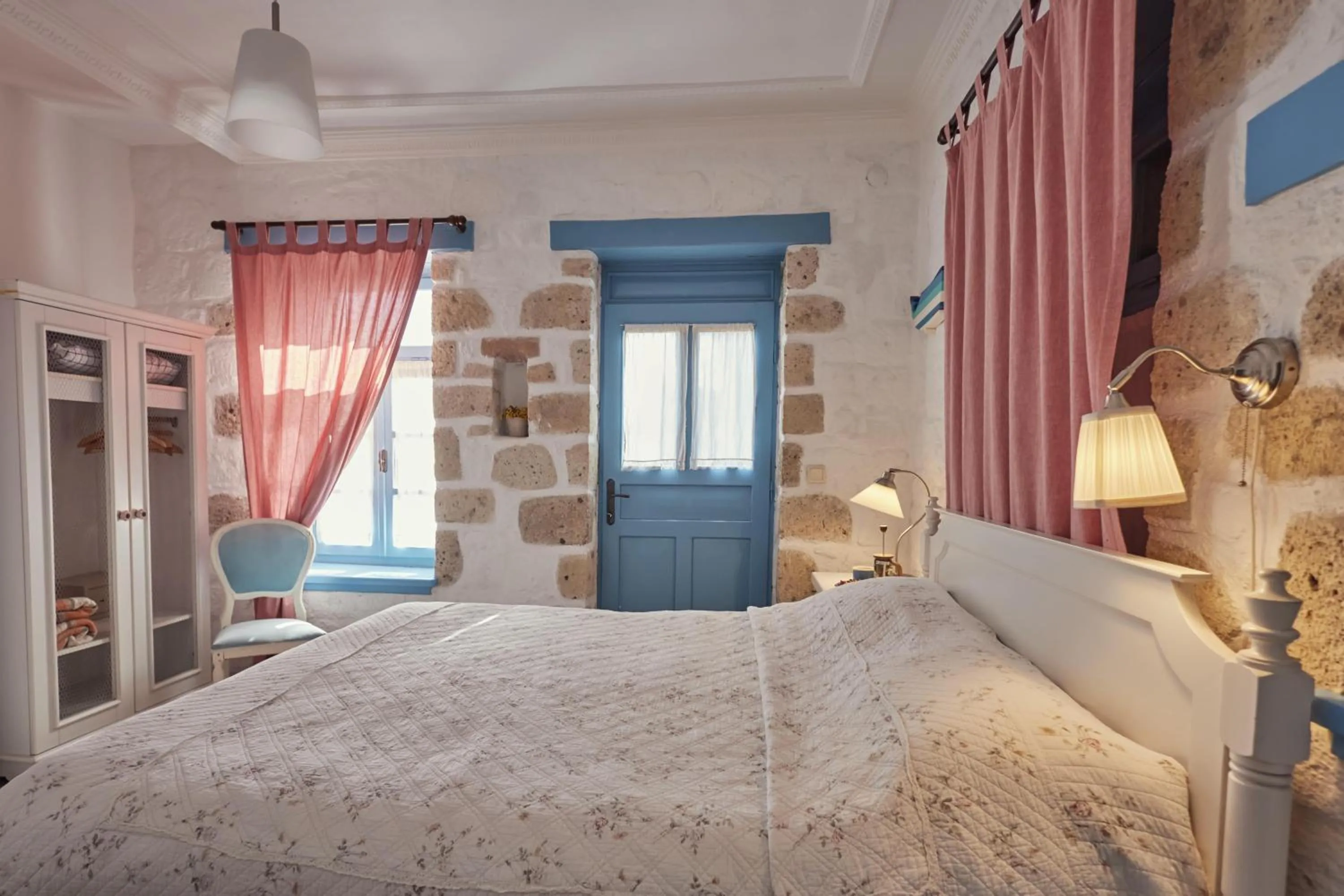 Photo of the whole room in Alacati Zeytin Konak Hotel