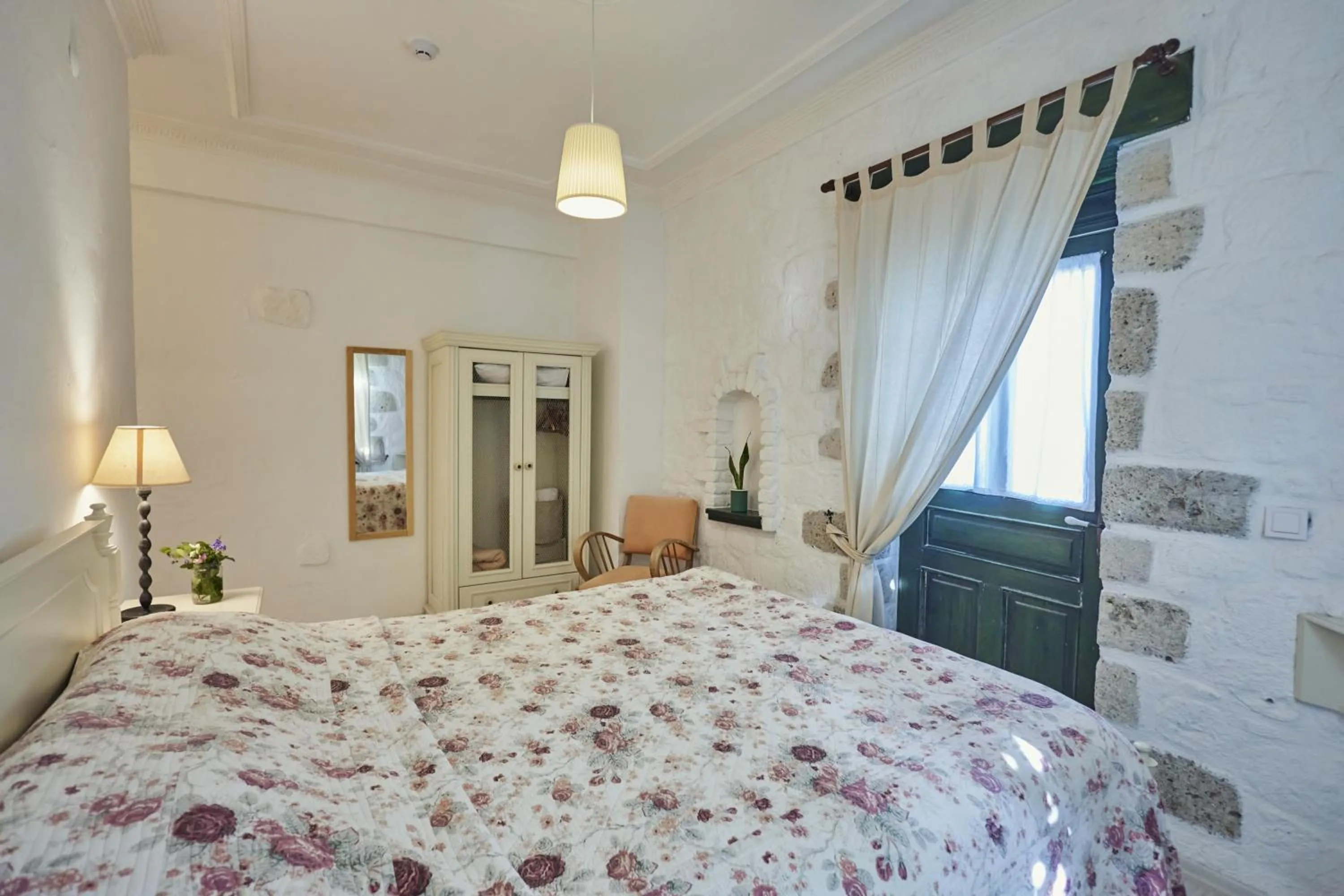 Photo of the whole room in Alacati Zeytin Konak Hotel