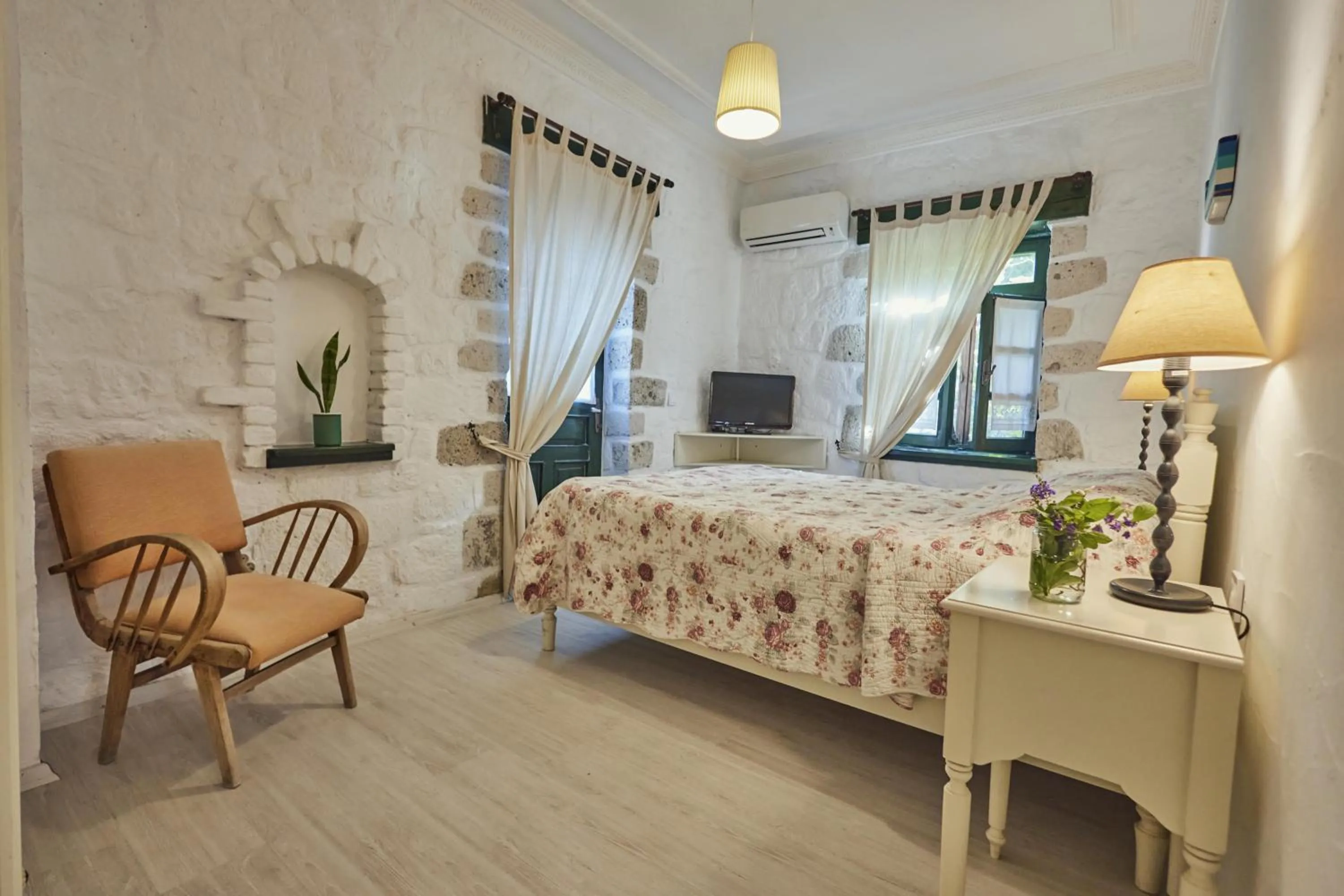 Photo of the whole room in Alacati Zeytin Konak Hotel