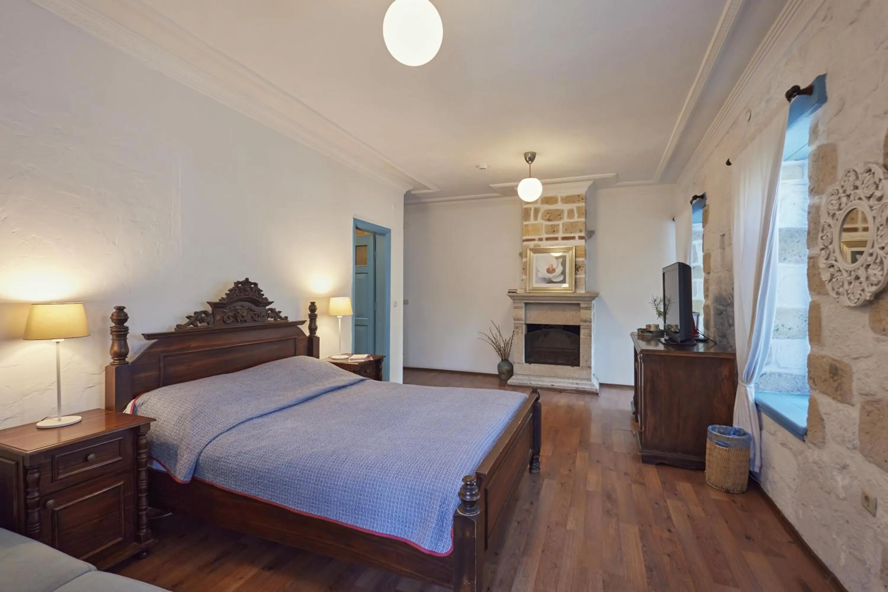 Photo of the whole room in Alacati Zeytin Konak Hotel