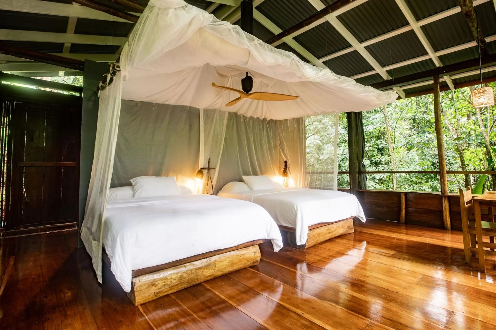 Bed in La Loma Jungle Lodge and Chocolate Farm