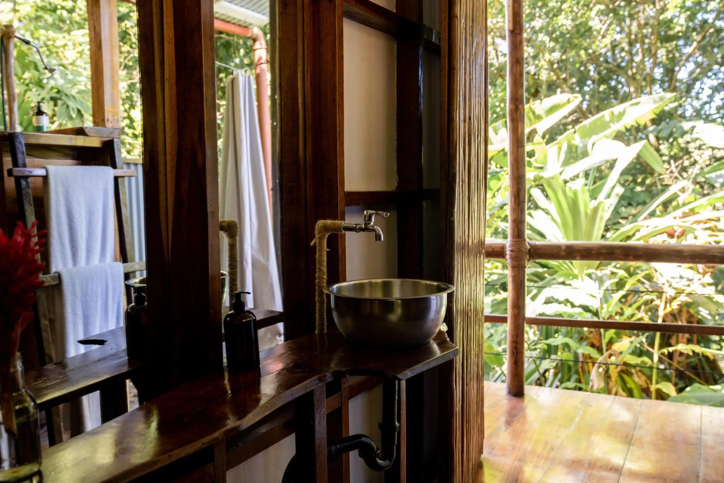 La Loma Jungle Lodge and Chocolate Farm