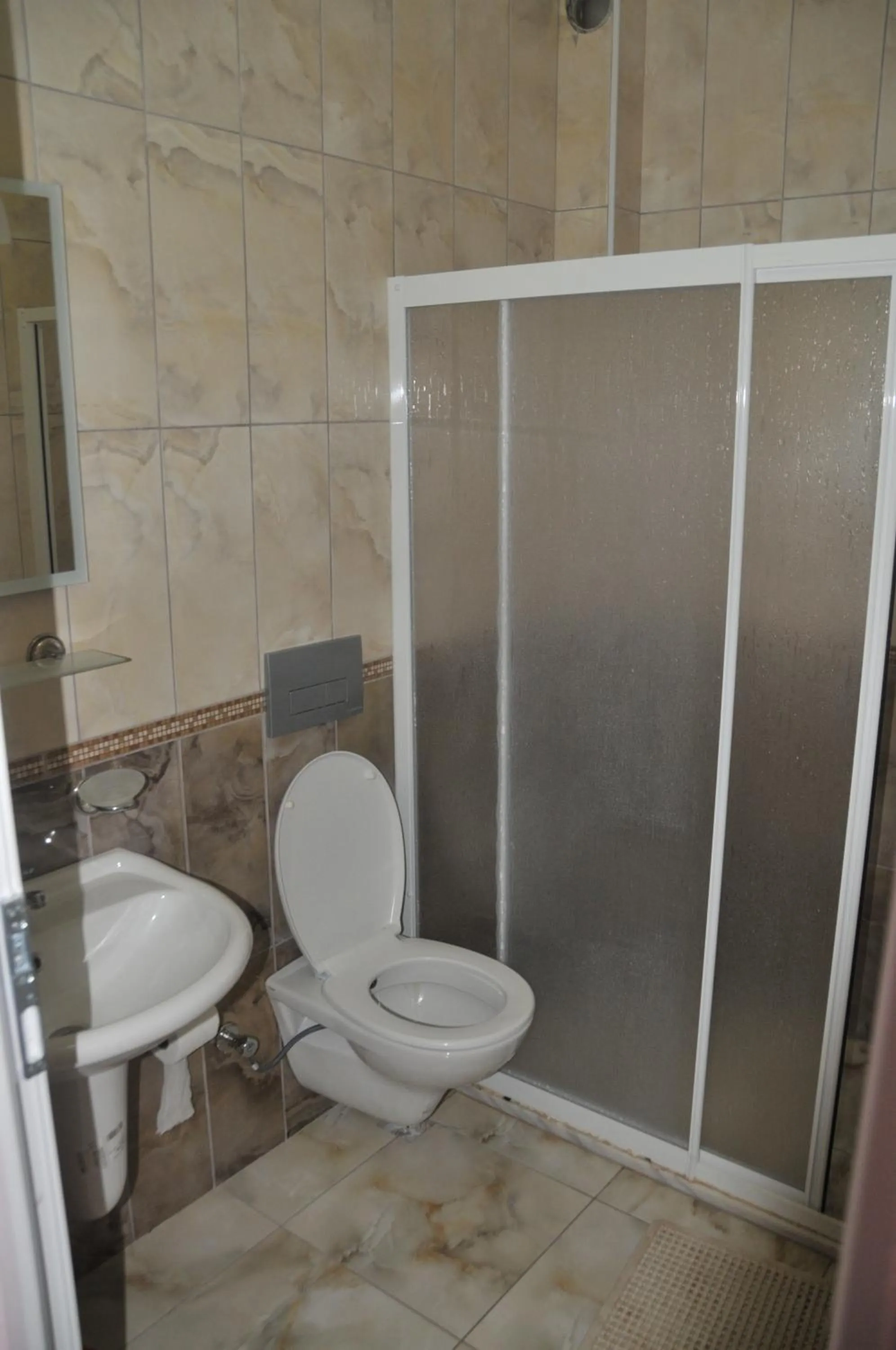 Toilet in Tolay Hotel