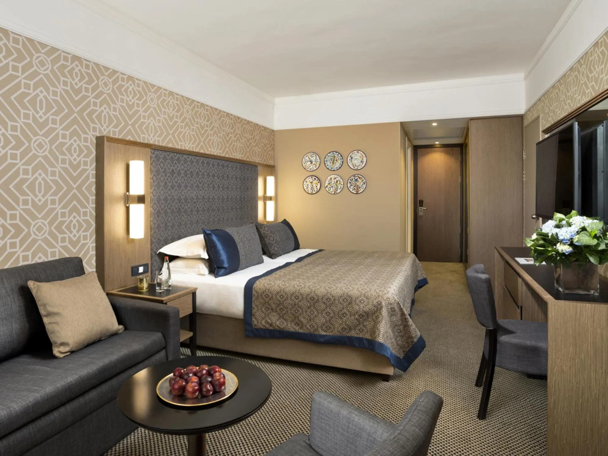 Photo of the whole room, Bed in Dan Panorama Jerusalem Hotel