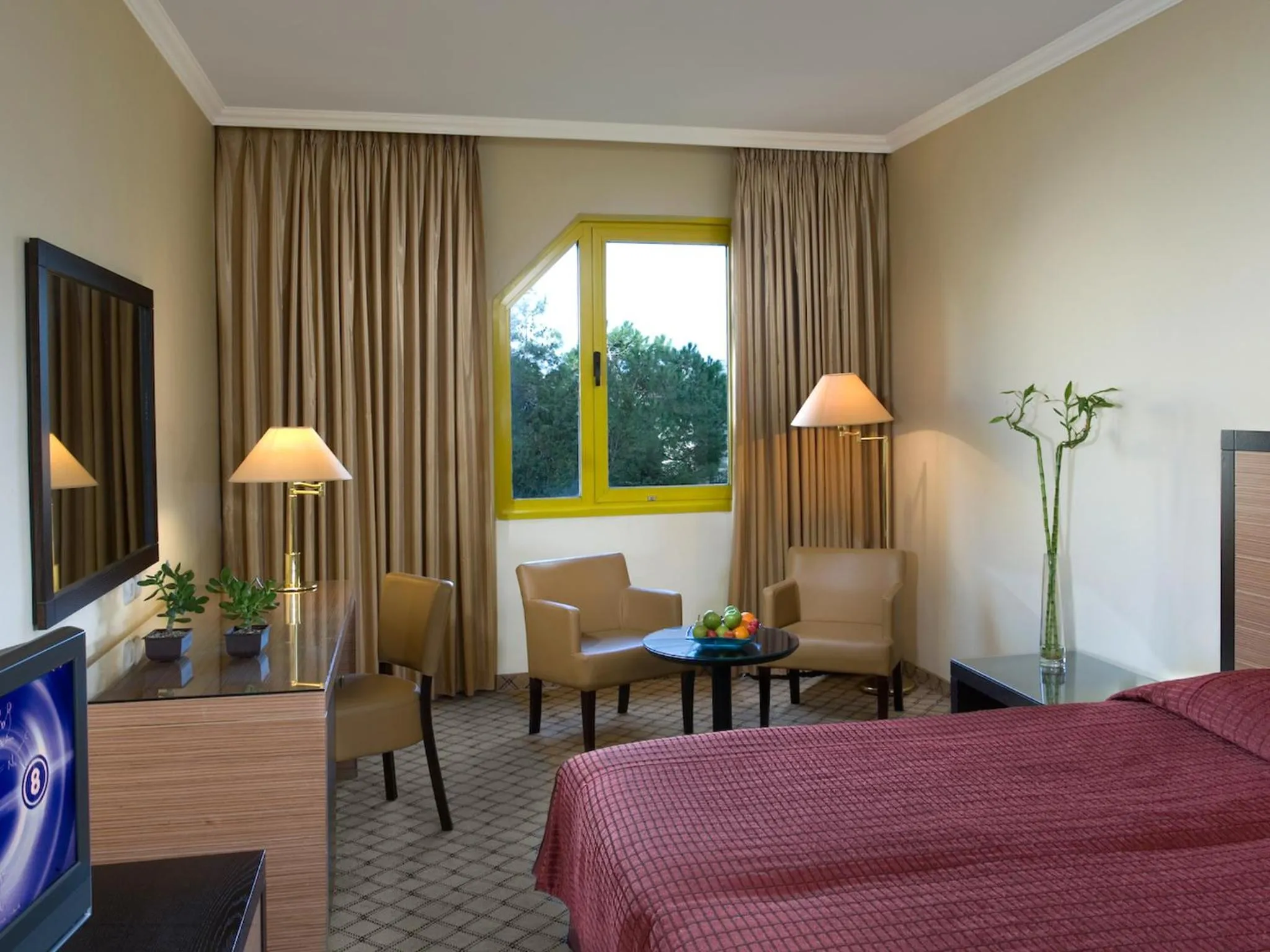 Bed in Dan Panorama Jerusalem Hotel