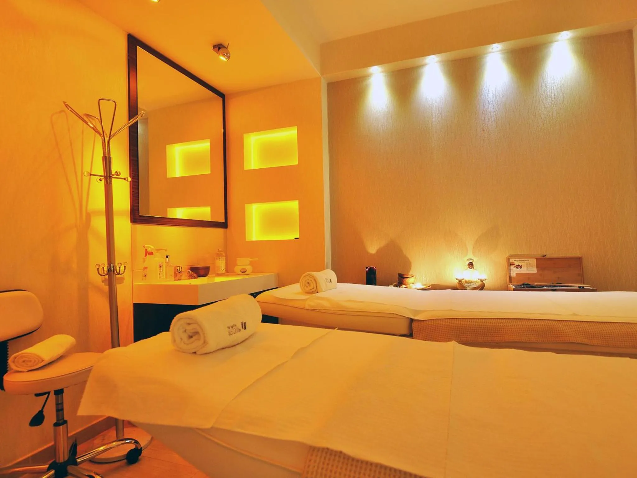 Spa and wellness centre/facilities, Bed in Hotel Lord - Warsaw Airport