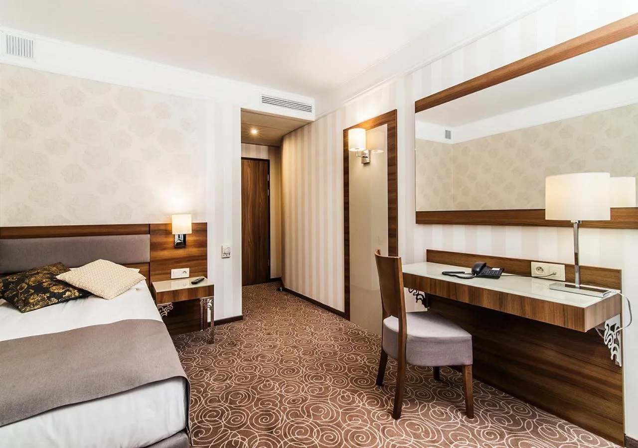 Bed in Hotel Lord - Warsaw Airport